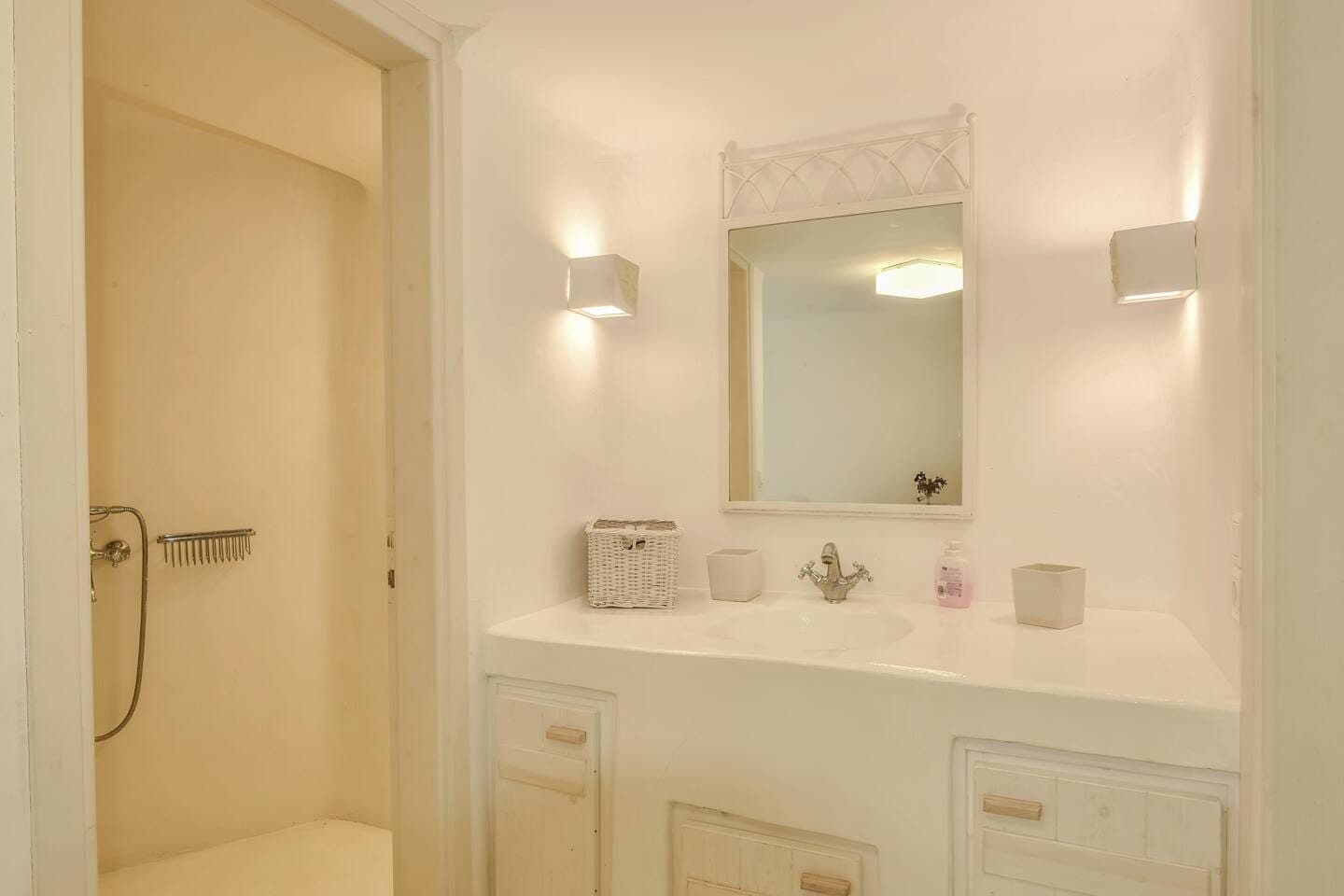 Mando 1 Pool Villa with Sea Views - Five Bedrooms, Mykonos – photo 50 of 53