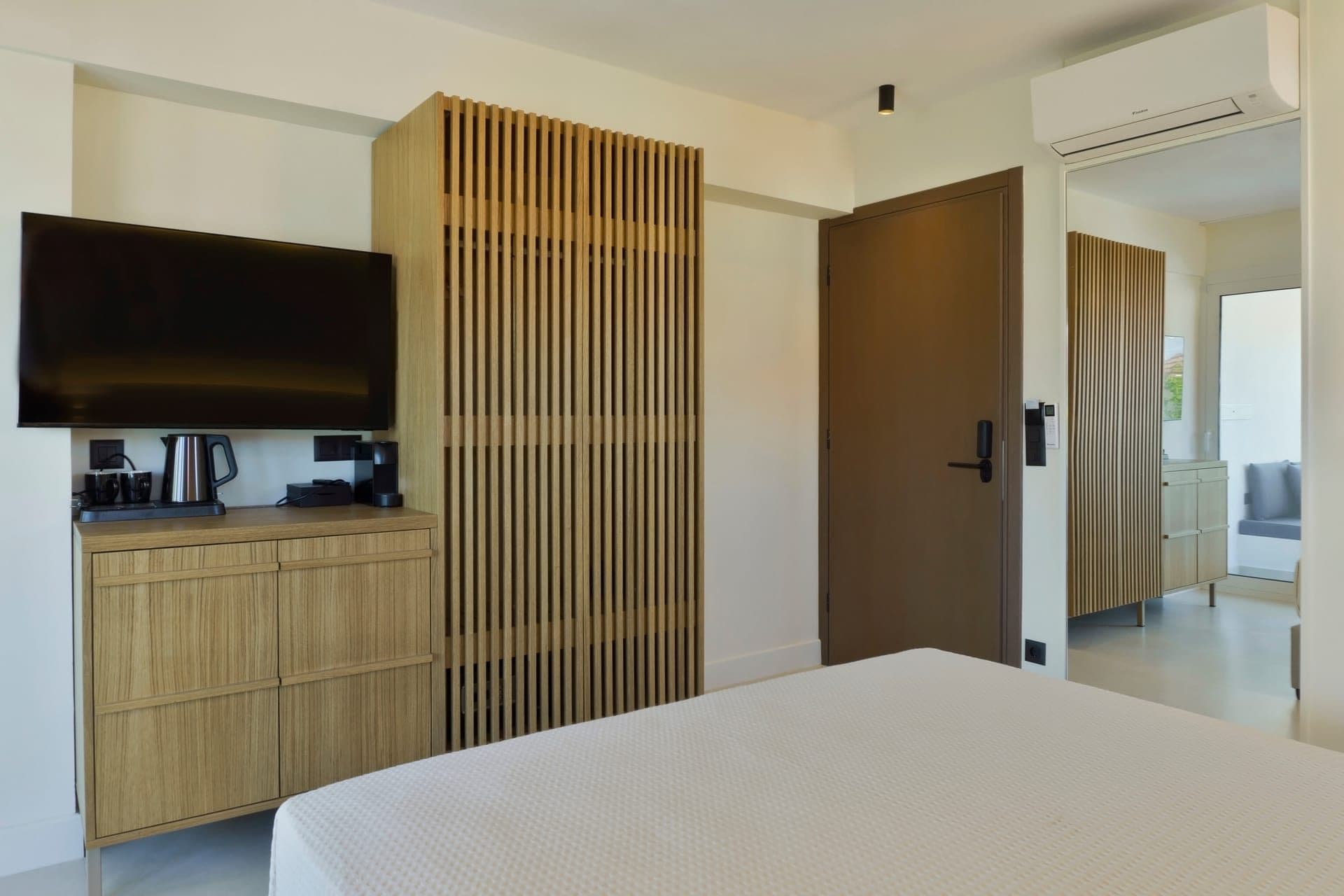 Comfort Suite with Jacuzzi, Pefkochori – photo 21 of 22