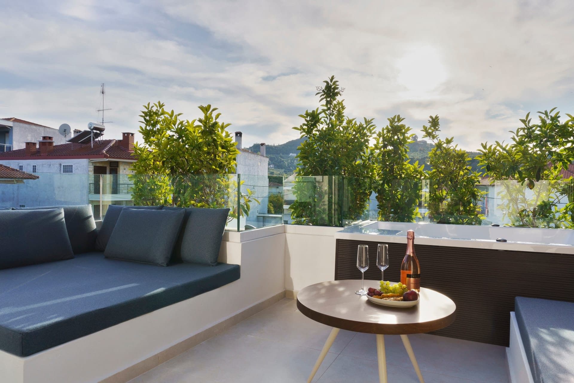 Comfort Suite with Jacuzzi, Pefkochori – photo 2 of 22