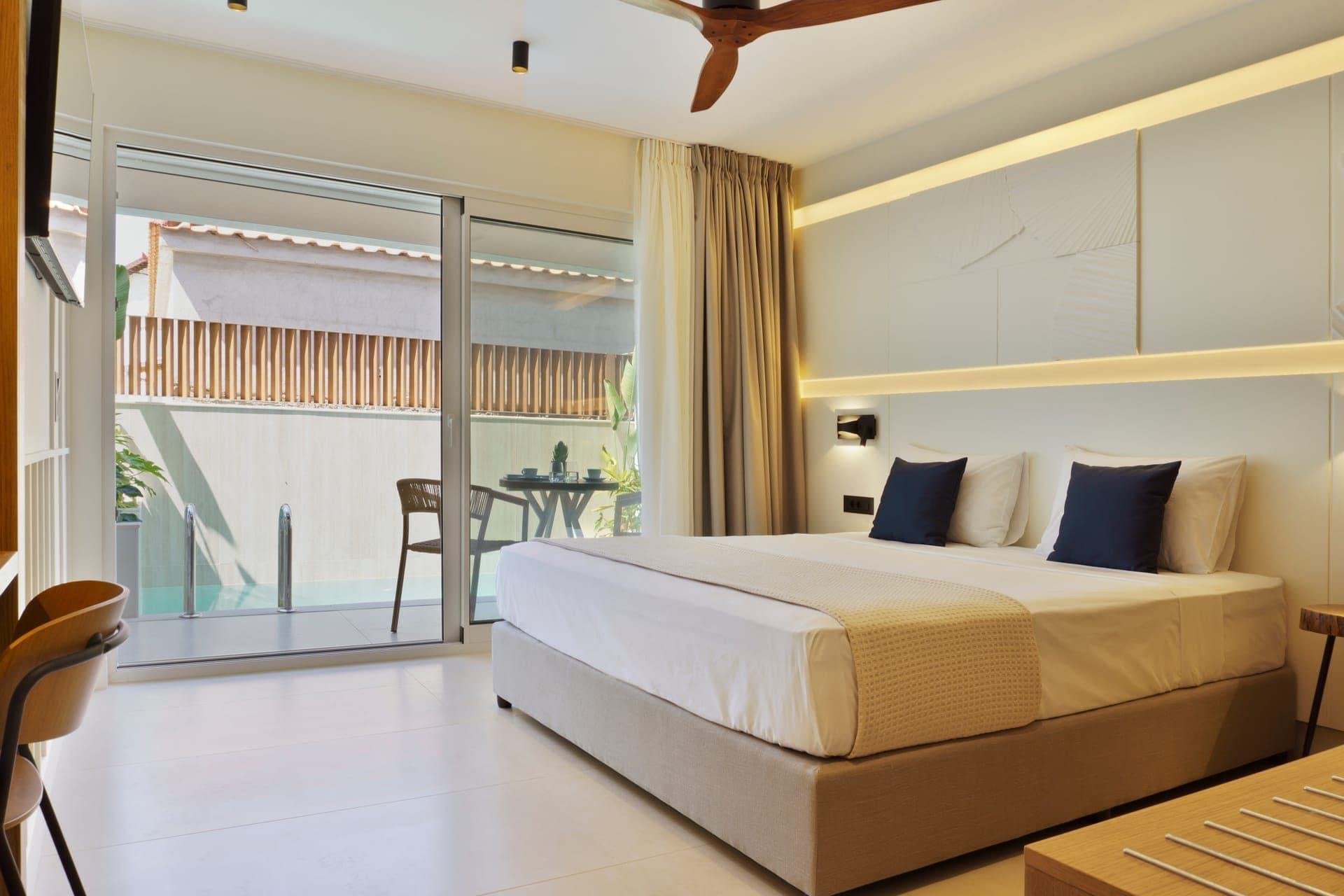 Comfort Suite with Private Pool, Pefkochori – photo 9 of 13