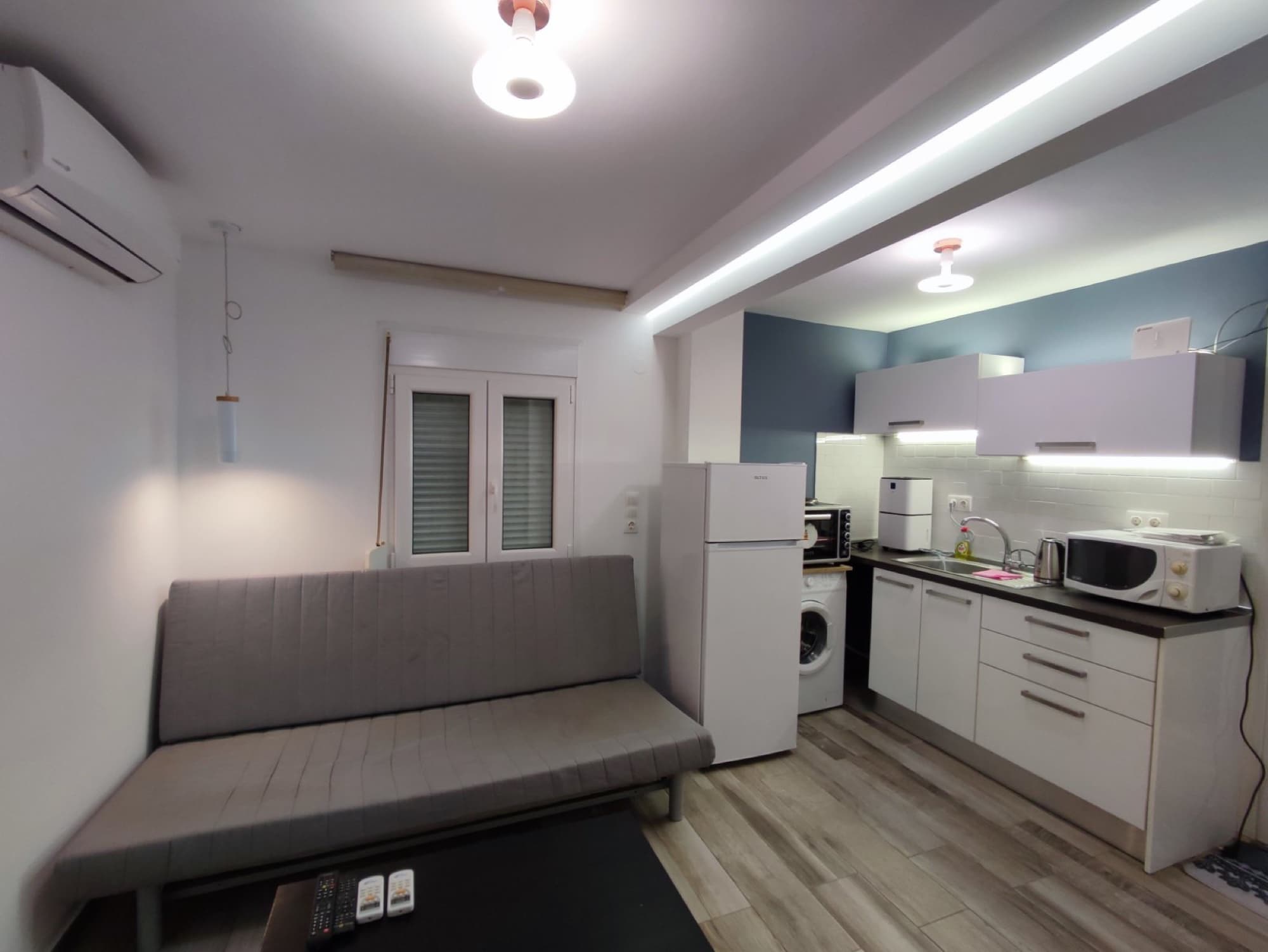 Renovated Two-Bedroom Apartment for Sale in Tsimiski, Thessaloniki, Thessaloniki – photo 10 of 12