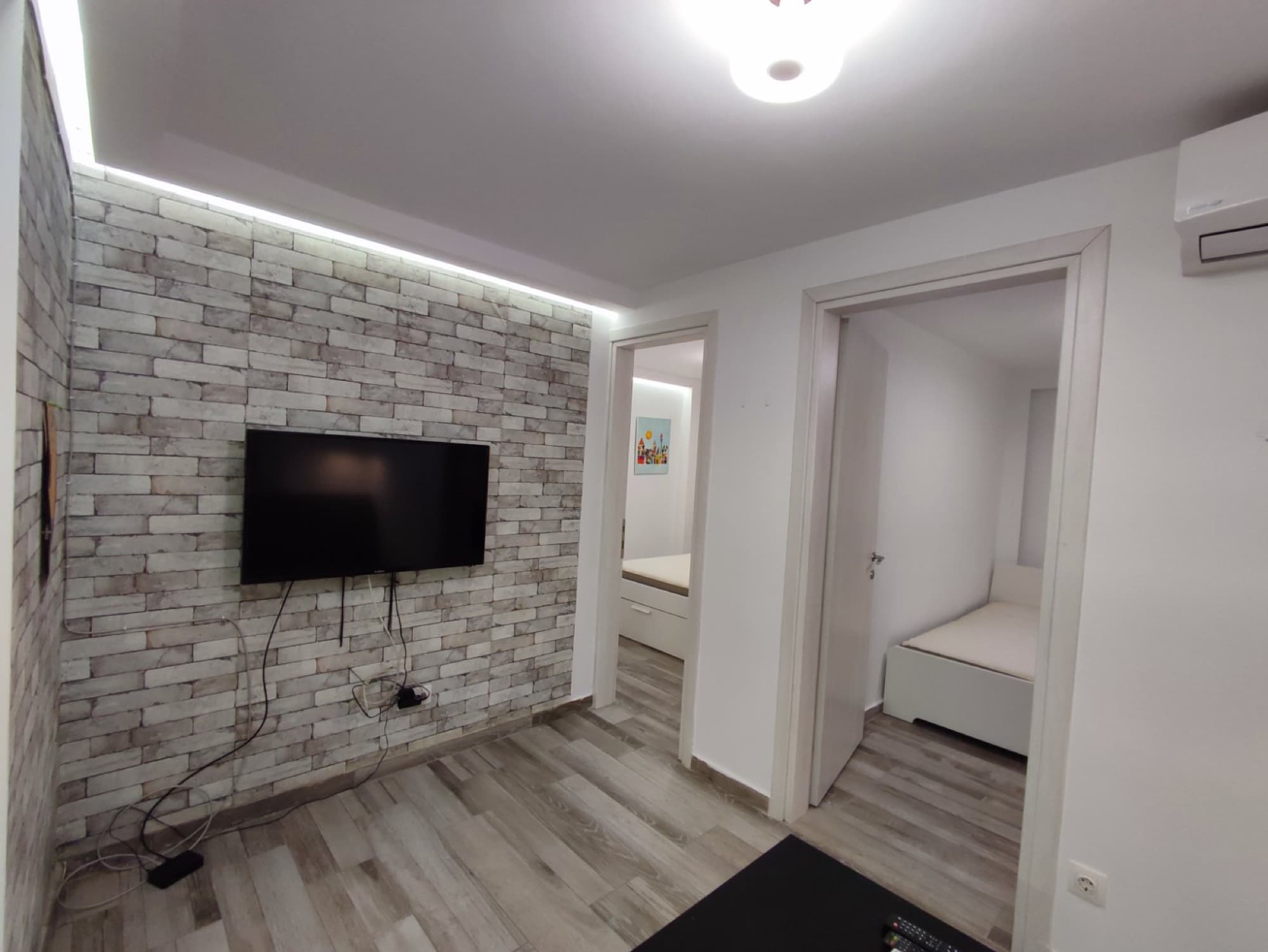 Renovated Two-Bedroom Apartment for Sale in Tsimiski, Thessaloniki, Thessaloniki – photo 12 of 12