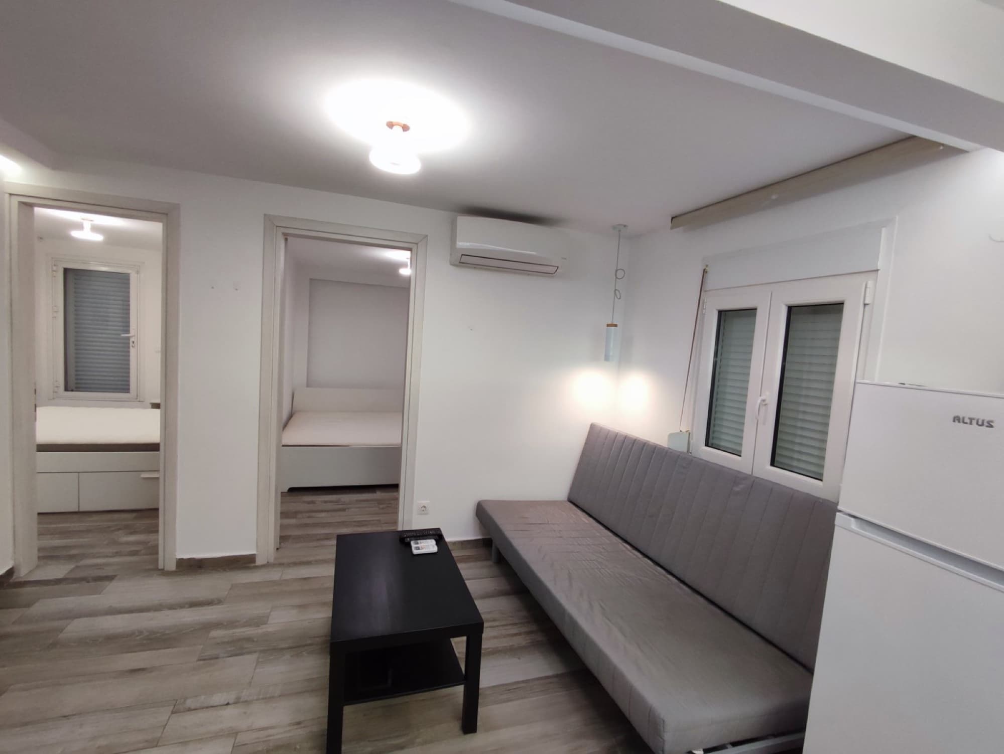 Renovated Two-Bedroom Apartment for Sale in Tsimiski, Thessaloniki, Thessaloniki – photo 11 of 12