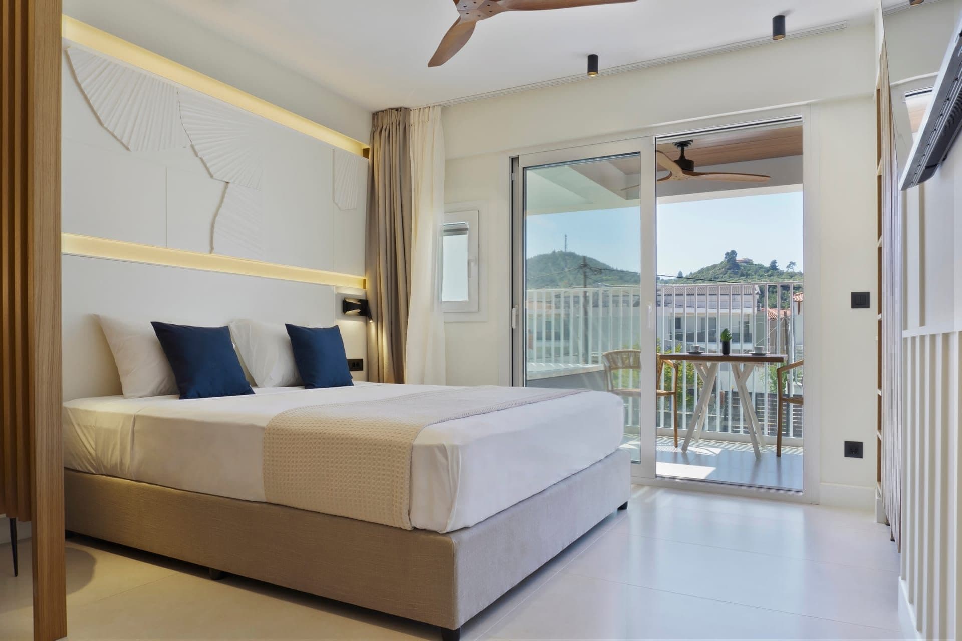 Junior Suite with Jacuzzi, Pefkochori – photo 17 of 25
