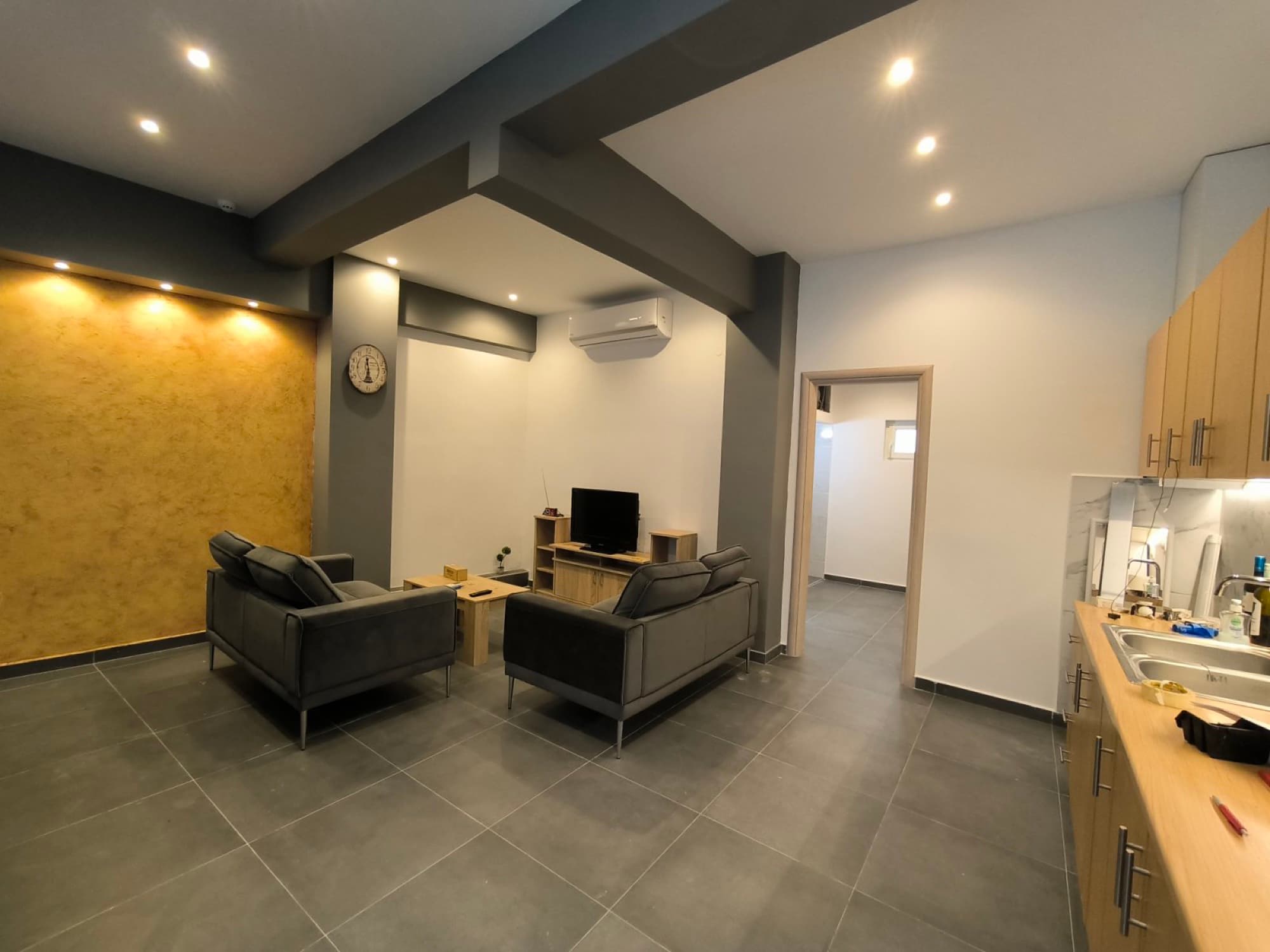 113 m² Renovated Two-Bedroom Apartment for Sale in Thessaloniki, Thessaloniki – photo 4 of 16