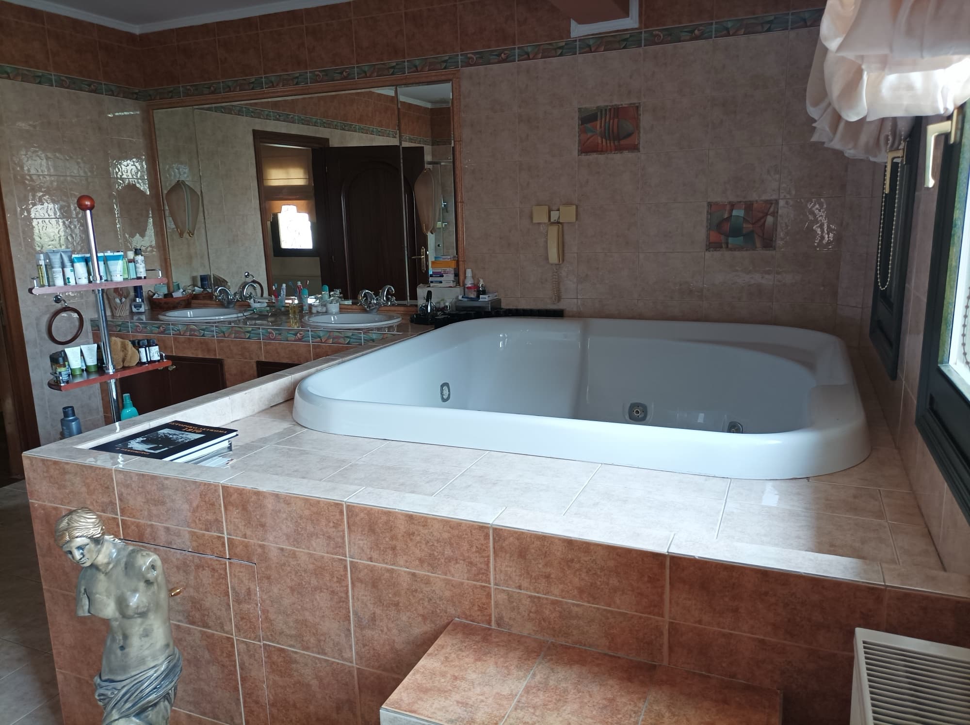 570 m² Eight-Bedroom Detached House for Sale in Asvestochori, Asvestochori – photo 8 of 20