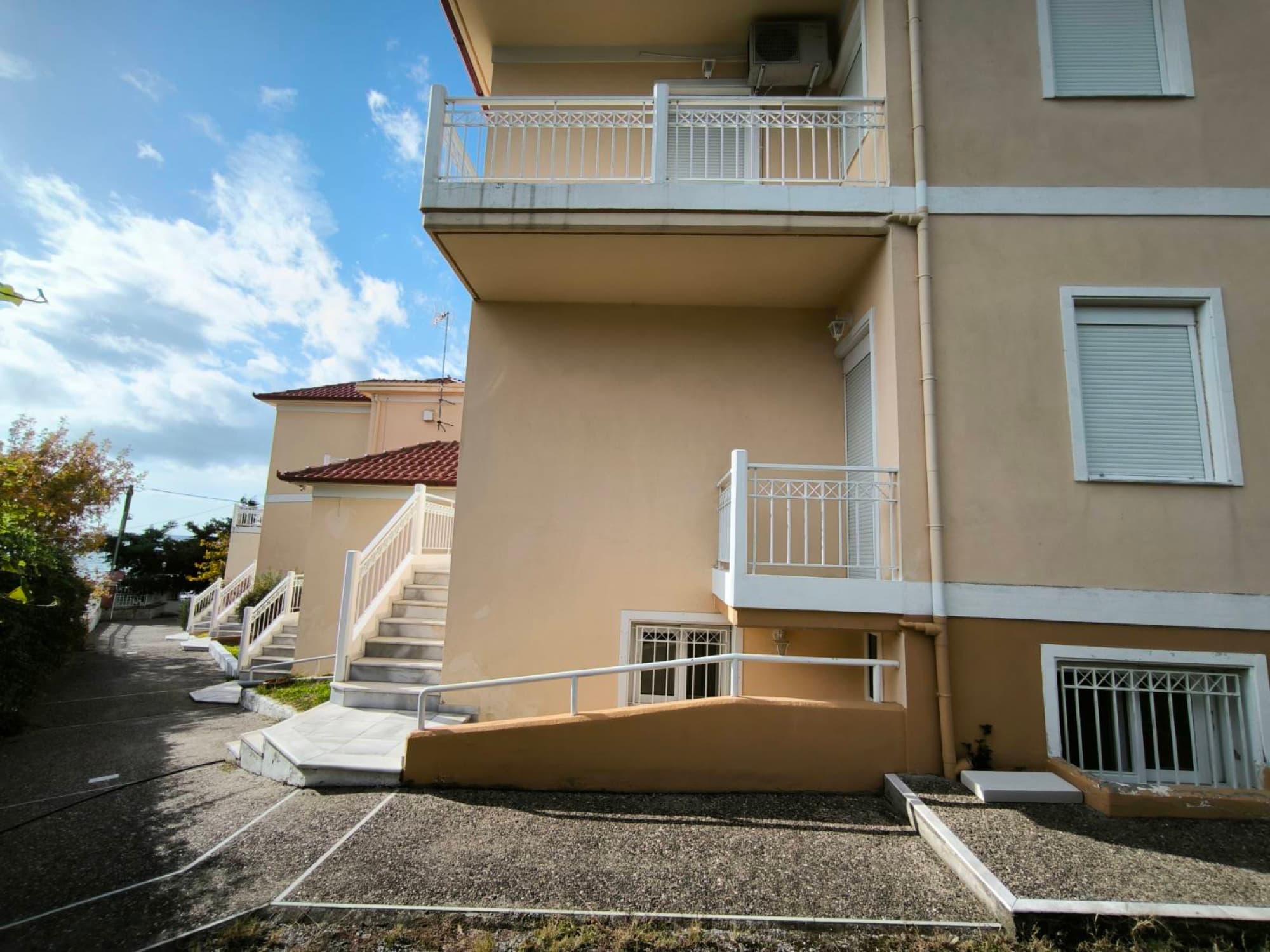 320 m² Apartment Complex for Sale in Nea Kallikratia, Halkidiki, Nea Kallikratia – photo 1 of 40