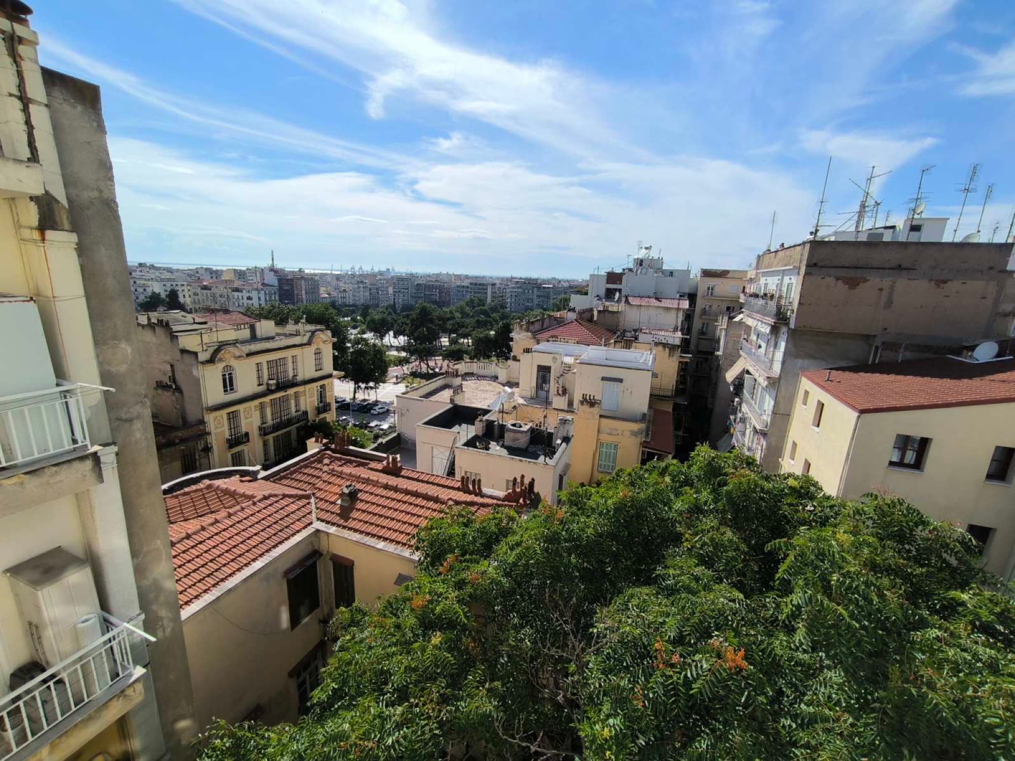 Renovated Two-Bedroom Penthouse Apartment for Sale in Thessaloniki, Thessaloniki – photo 3 of 40