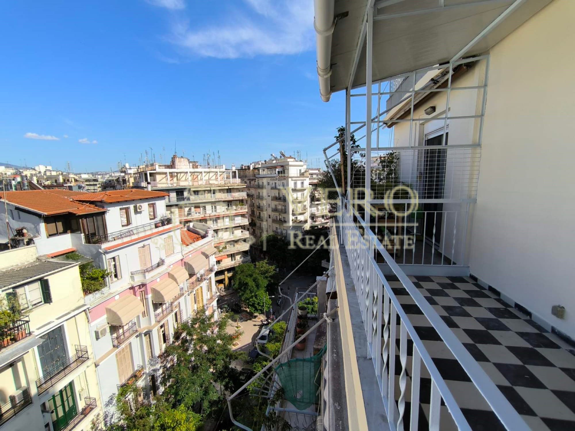 Renovated Two-Bedroom Penthouse Apartment for Sale in Thessaloniki, Thessaloniki – photo 7 of 40