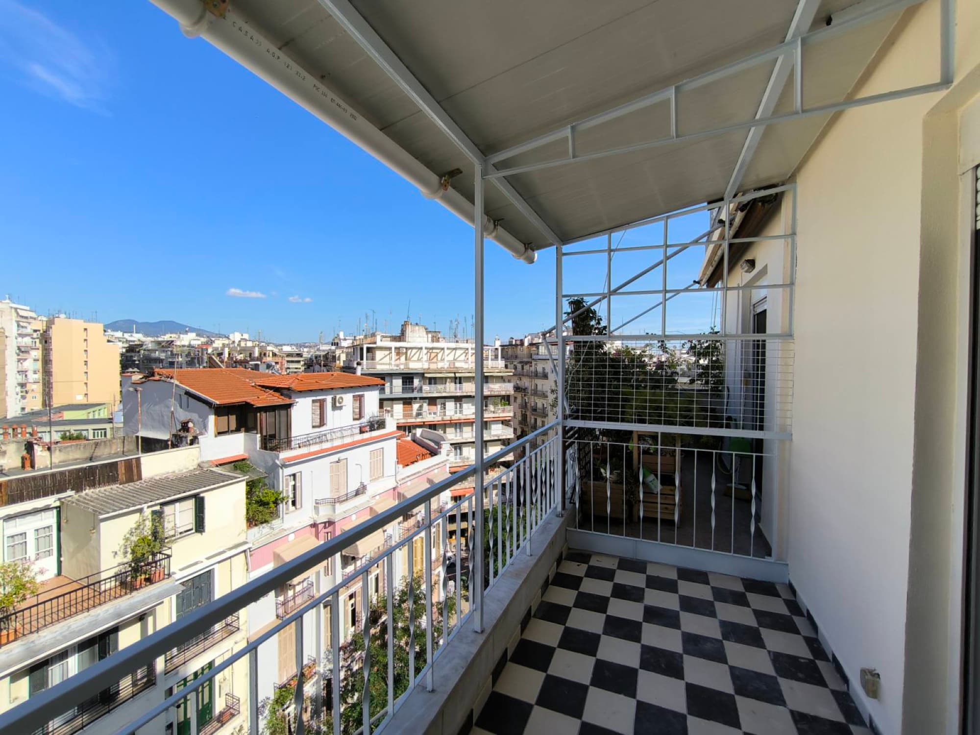 Renovated Two-Bedroom Penthouse Apartment for Sale in Thessaloniki, Thessaloniki – photo 9 of 40