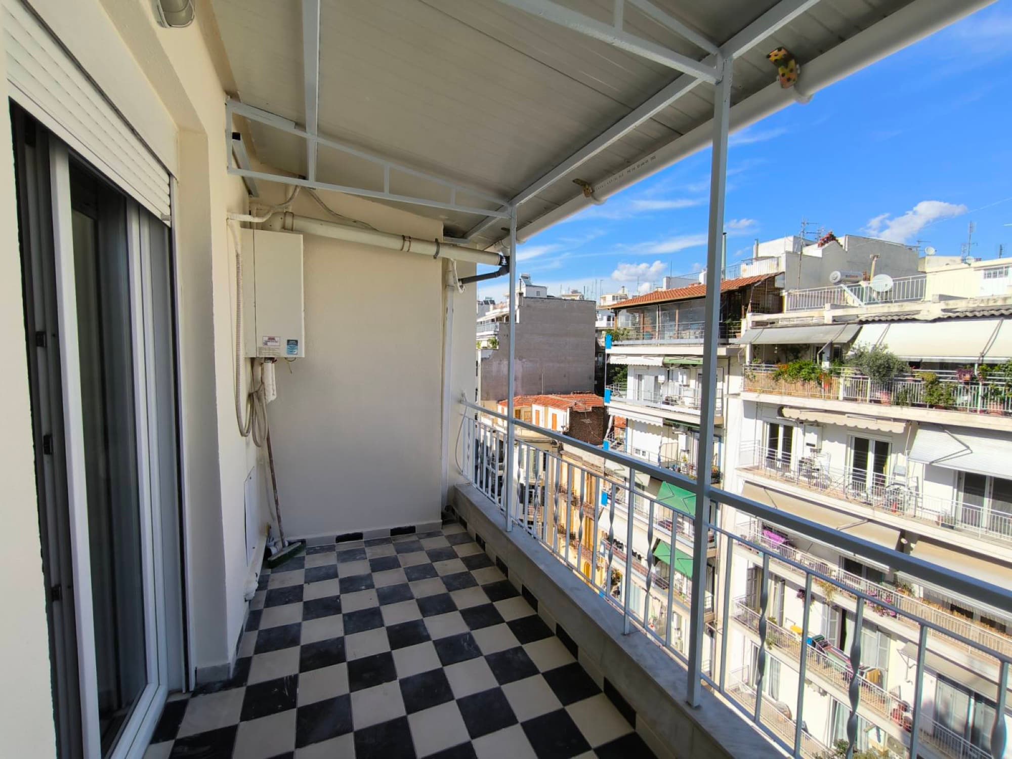 Renovated Two-Bedroom Penthouse Apartment for Sale in Thessaloniki, Thessaloniki – photo 11 of 40