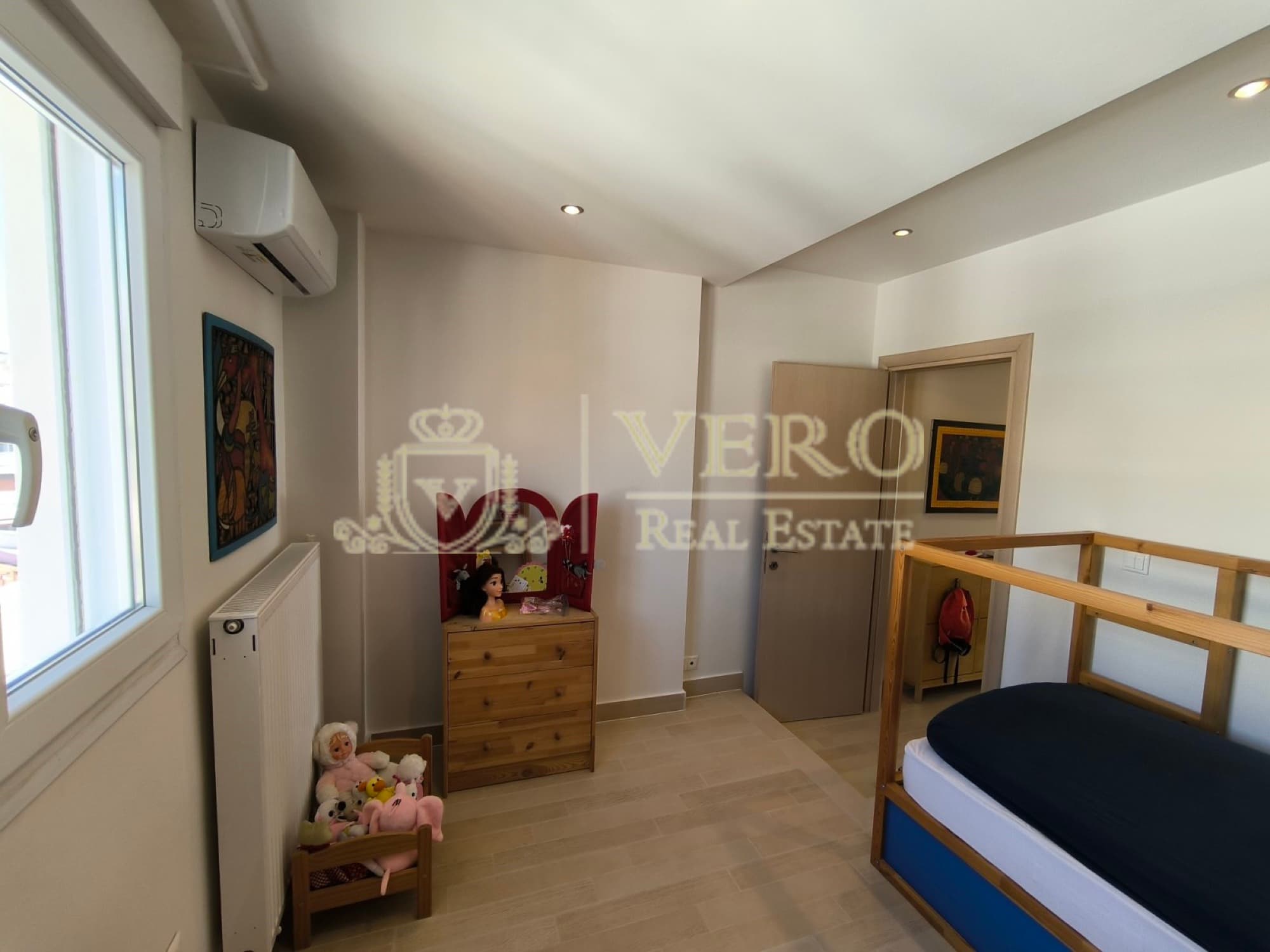 Renovated Two-Bedroom Penthouse Apartment for Sale in Thessaloniki, Thessaloniki – photo 13 of 40
