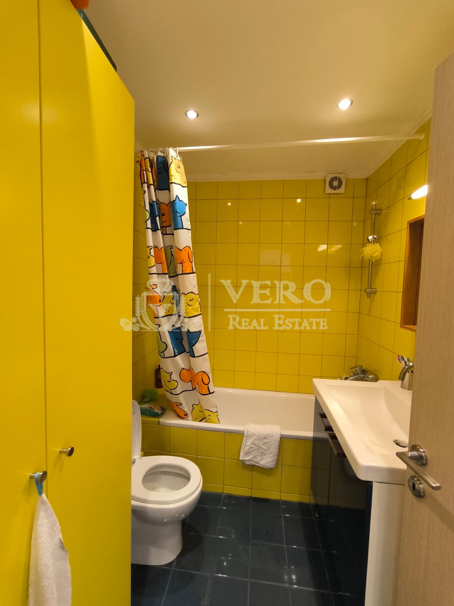 Renovated Two-Bedroom Penthouse Apartment for Sale in Thessaloniki, Thessaloniki – photo 18 of 40