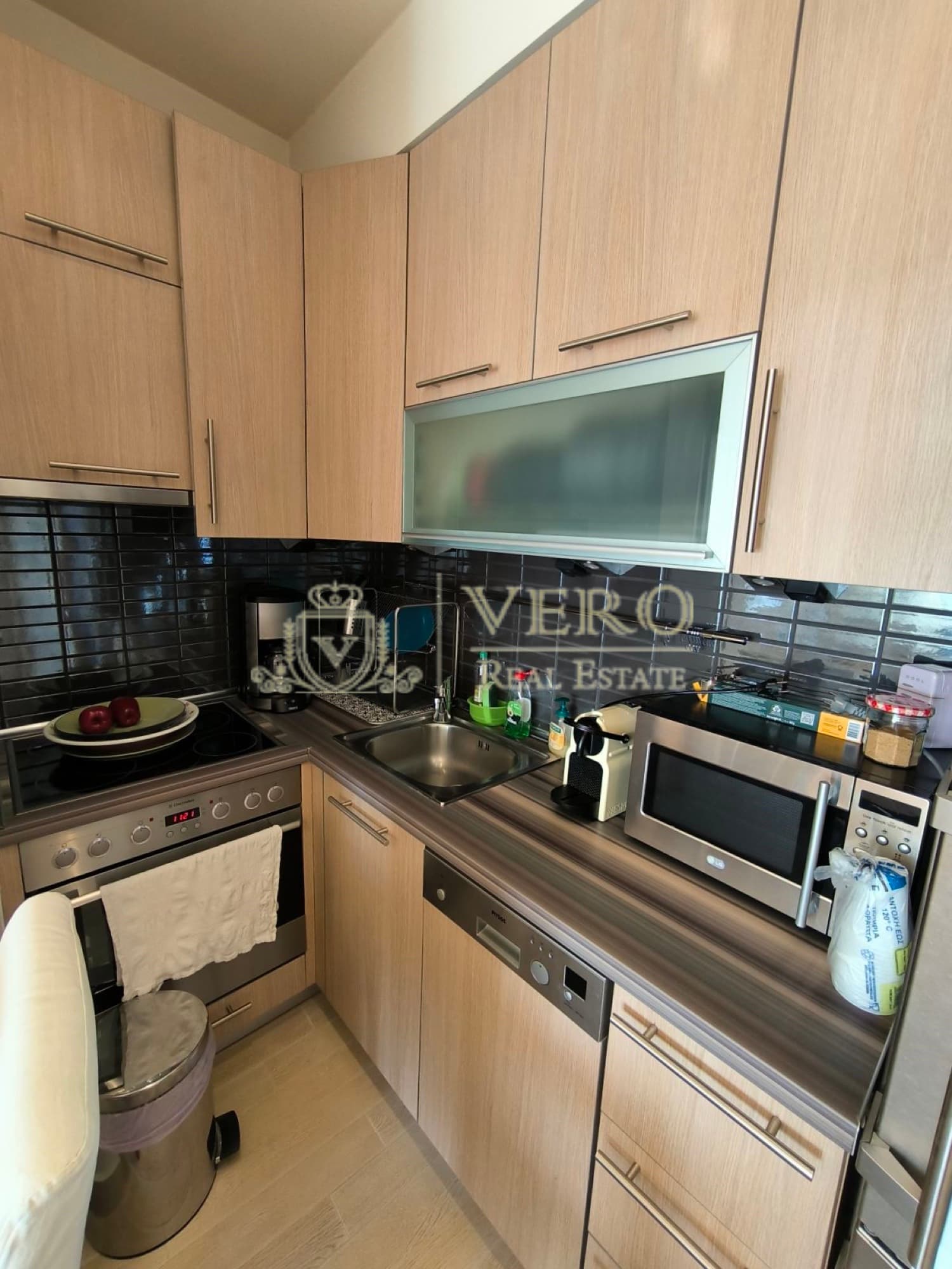 Renovated Two-Bedroom Penthouse Apartment for Sale in Thessaloniki, Thessaloniki – photo 25 of 40