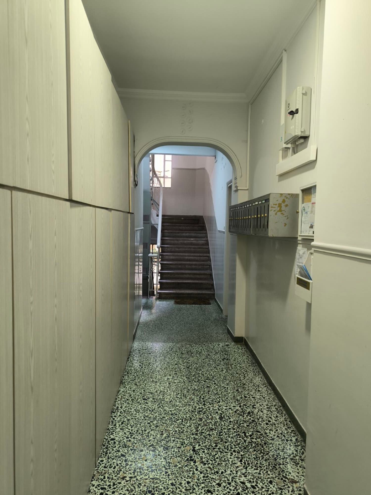 Renovated Two-Bedroom Penthouse Apartment for Sale in Thessaloniki, Thessaloniki – photo 37 of 40
