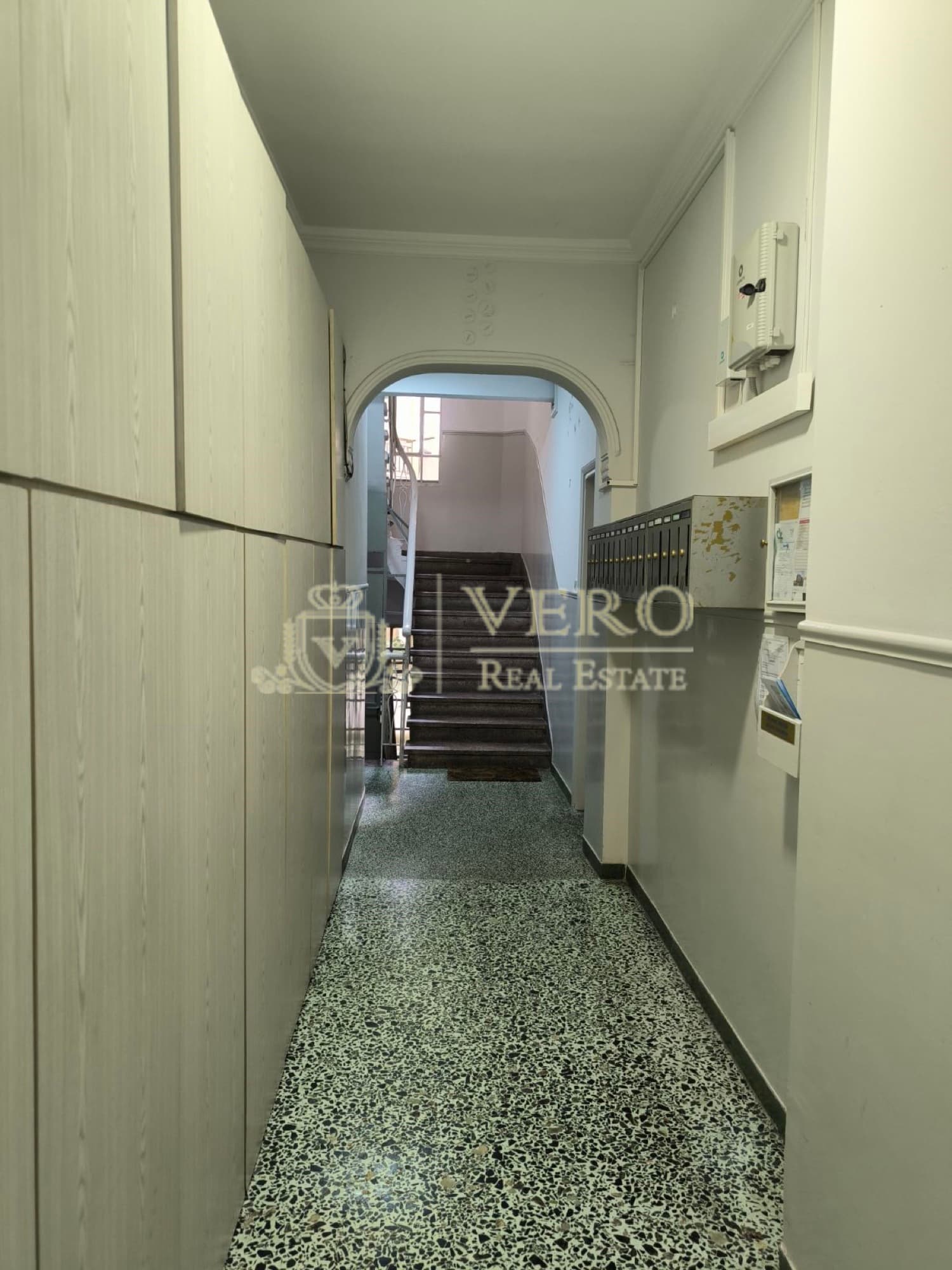 Renovated Two-Bedroom Penthouse Apartment for Sale in Thessaloniki, Thessaloniki – photo 38 of 40