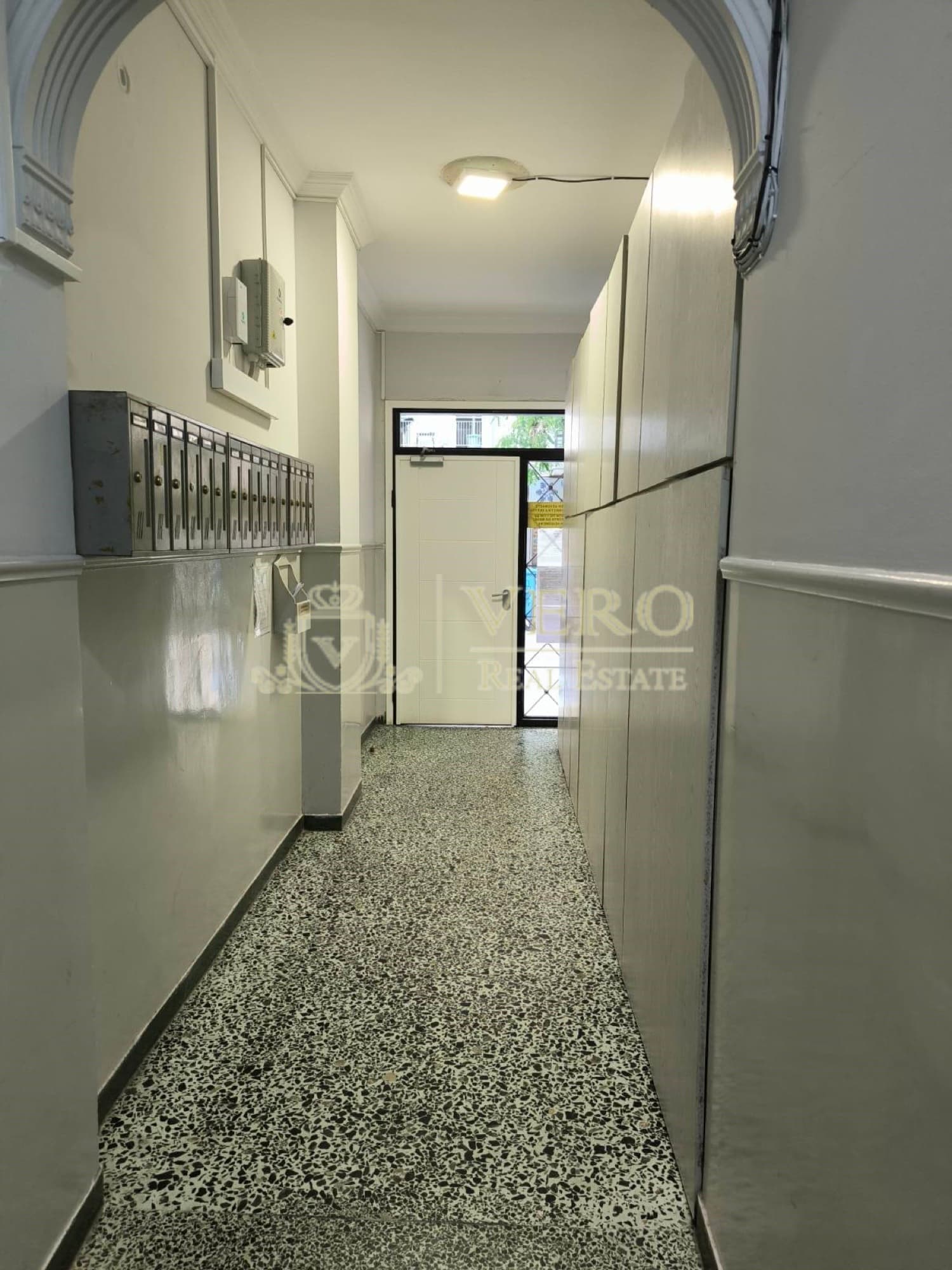 Renovated Two-Bedroom Penthouse Apartment for Sale in Thessaloniki, Thessaloniki – photo 40 of 40