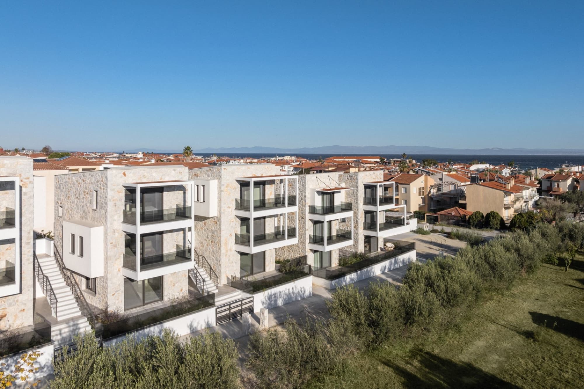 110 m² Two-Bedroom Maisonette for Sale in Pefkochori, Halkidiki, Pefkochori – photo 2 of 16