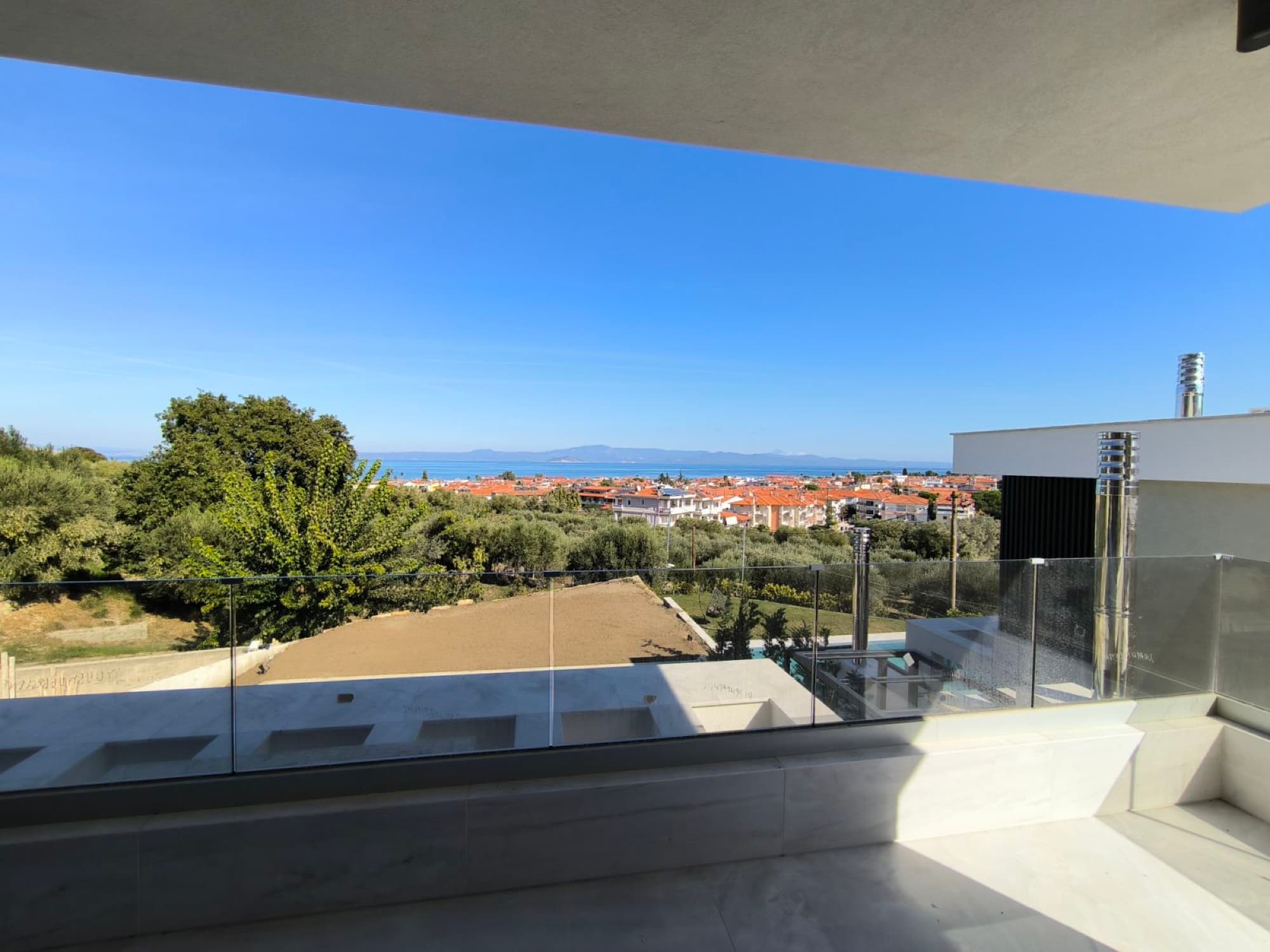 160 m² Four-Bedroom Maisonette for Sale in Pefkochori, Halkidiki, Pefkochori – photo 12 of 33