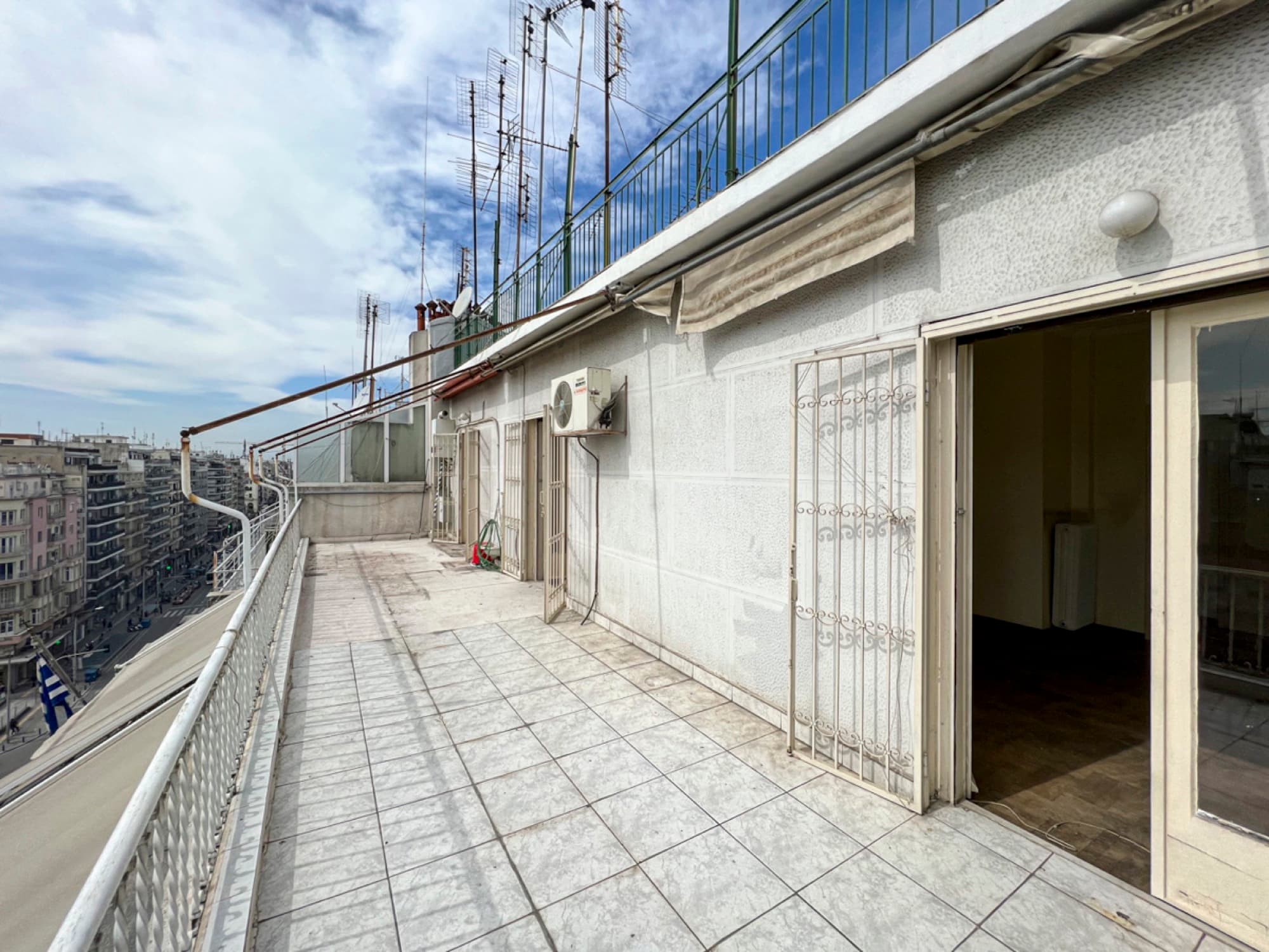 100 m² Three-Bedroom Penthouse for Sale in Central Thessaloniki, Thessaloniki – photo 10 of 27