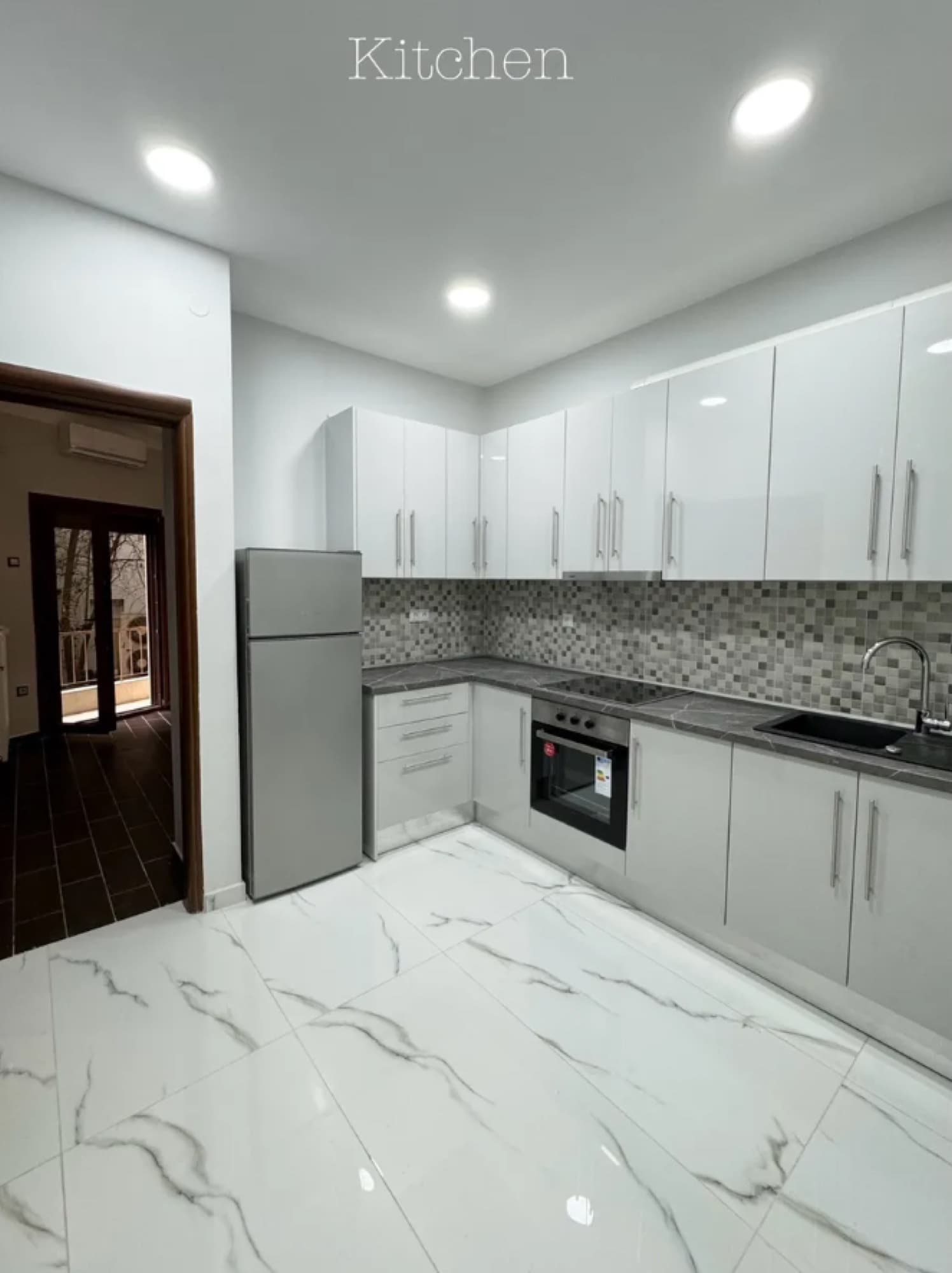 Two-Bedroom Apartment for Sale in Kamara, Thessaloniki, Thessaloniki – photo 14 of 40
