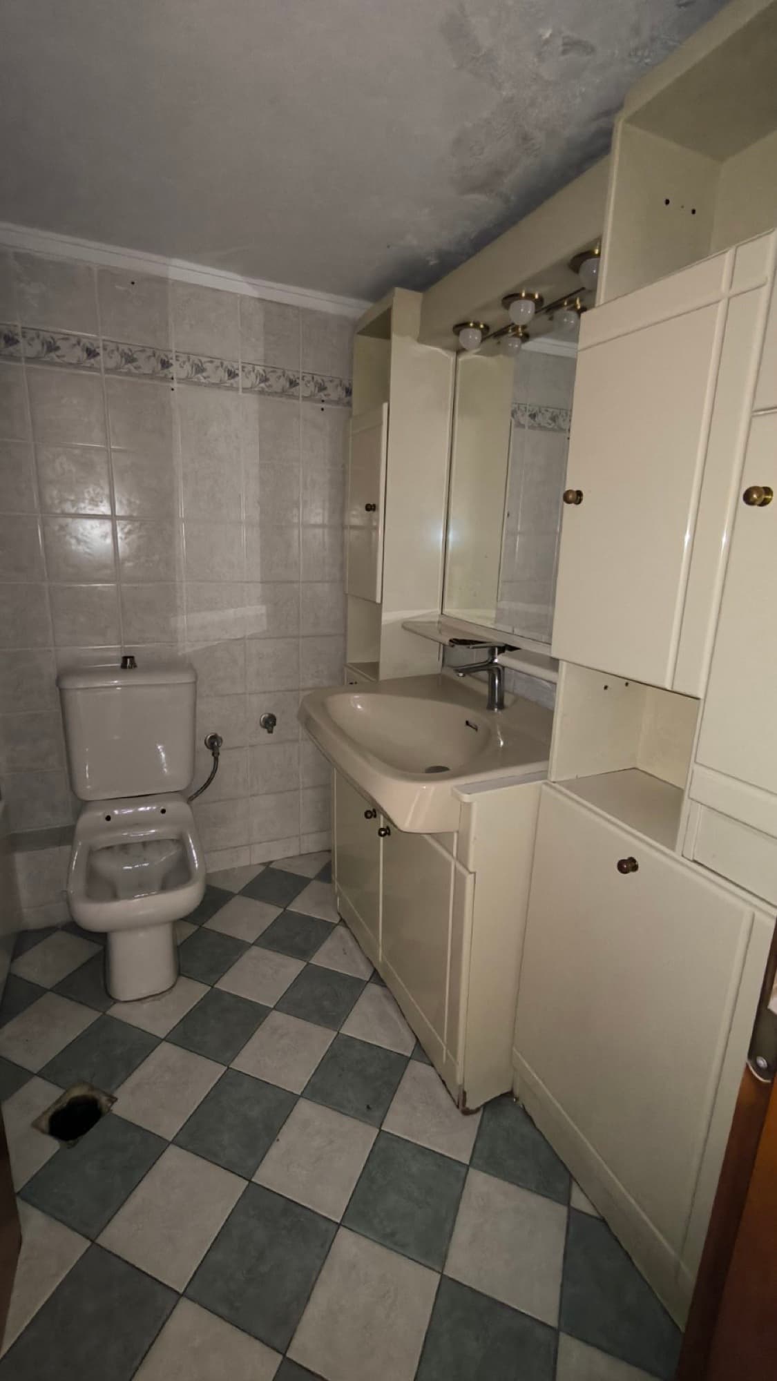 104 m² Three-Bedroom Apartment for Sale in Kalamaria, Thessaloniki, Kalamaria Municipality – photo 17 of 36