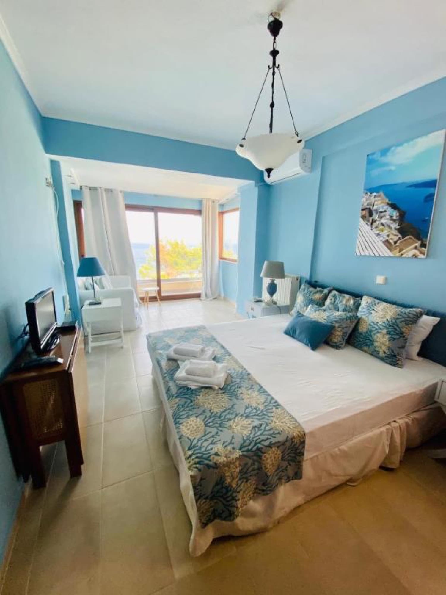 Four-Bedroom Seafront Villa for Sale in Afytos, 170 m², Afytos – photo 12 of 26