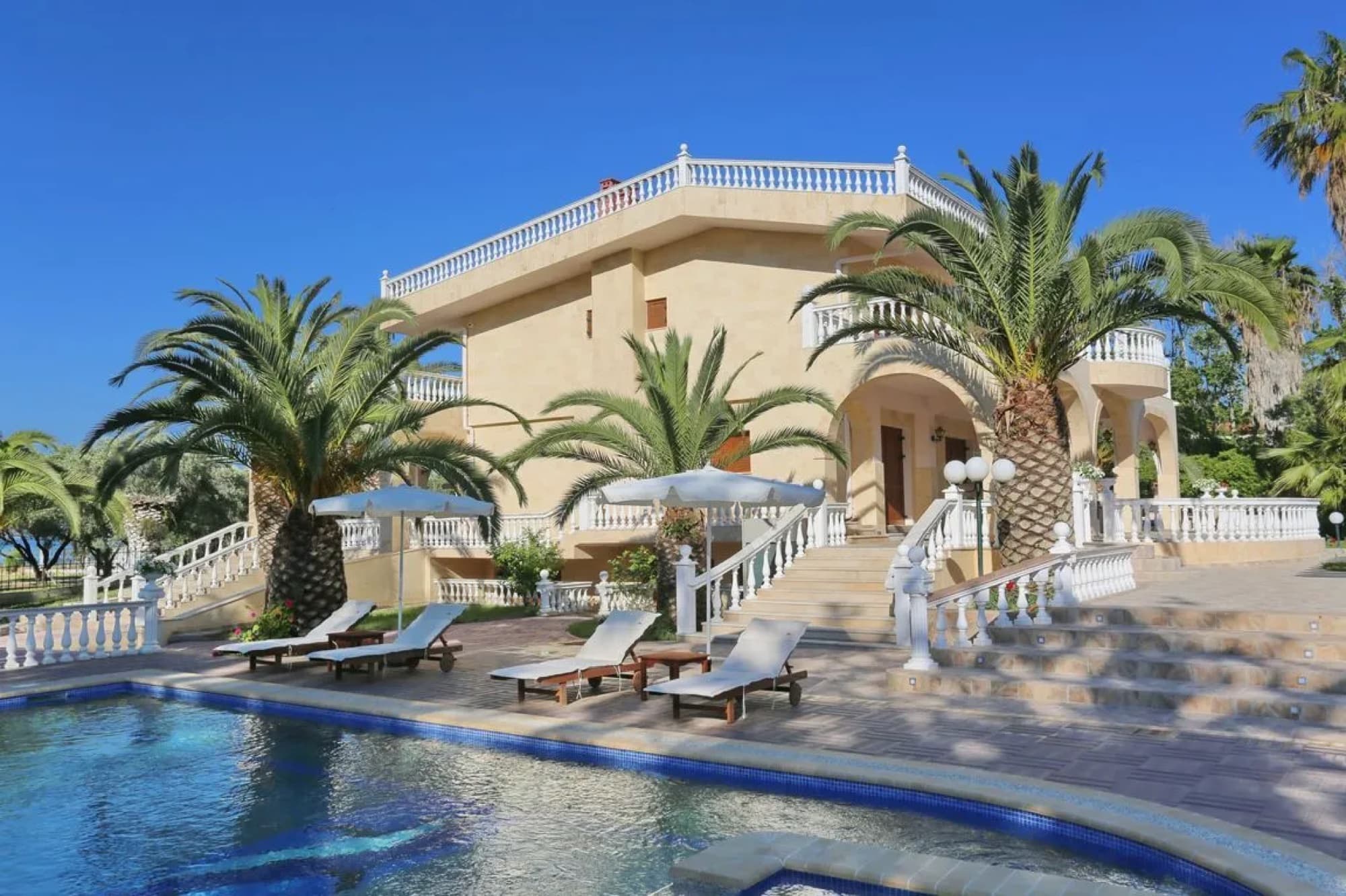 350 m² Five-Bedroom Villa for Sale in Chaniotis, Halkidiki, Chaniotis – photo 8 of 26