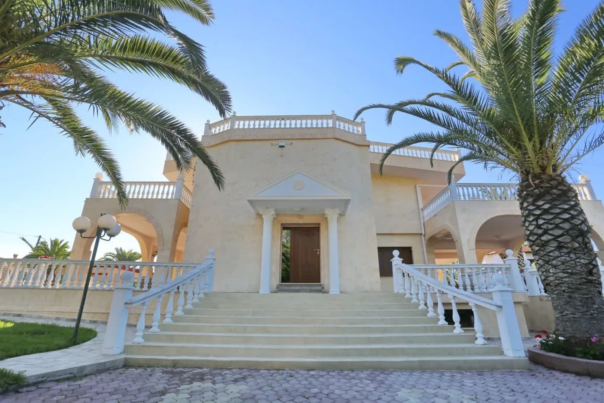 350 m² Five-Bedroom Villa for Sale in Chaniotis, Halkidiki, Chaniotis – photo 7 of 26