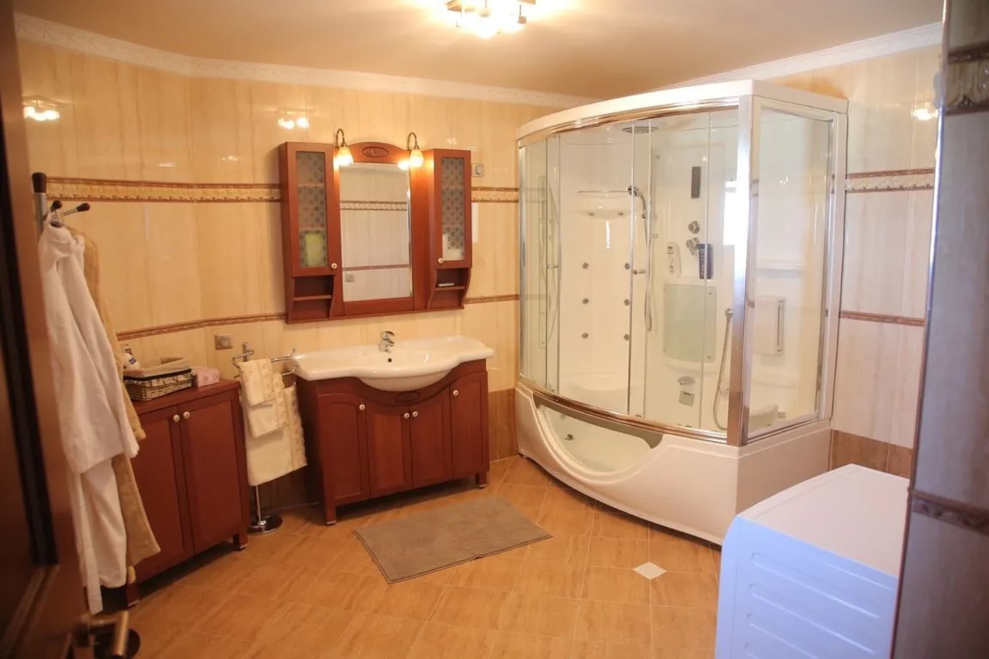 350 m² Five-Bedroom Villa for Sale in Chaniotis, Halkidiki, Chaniotis – photo 9 of 26