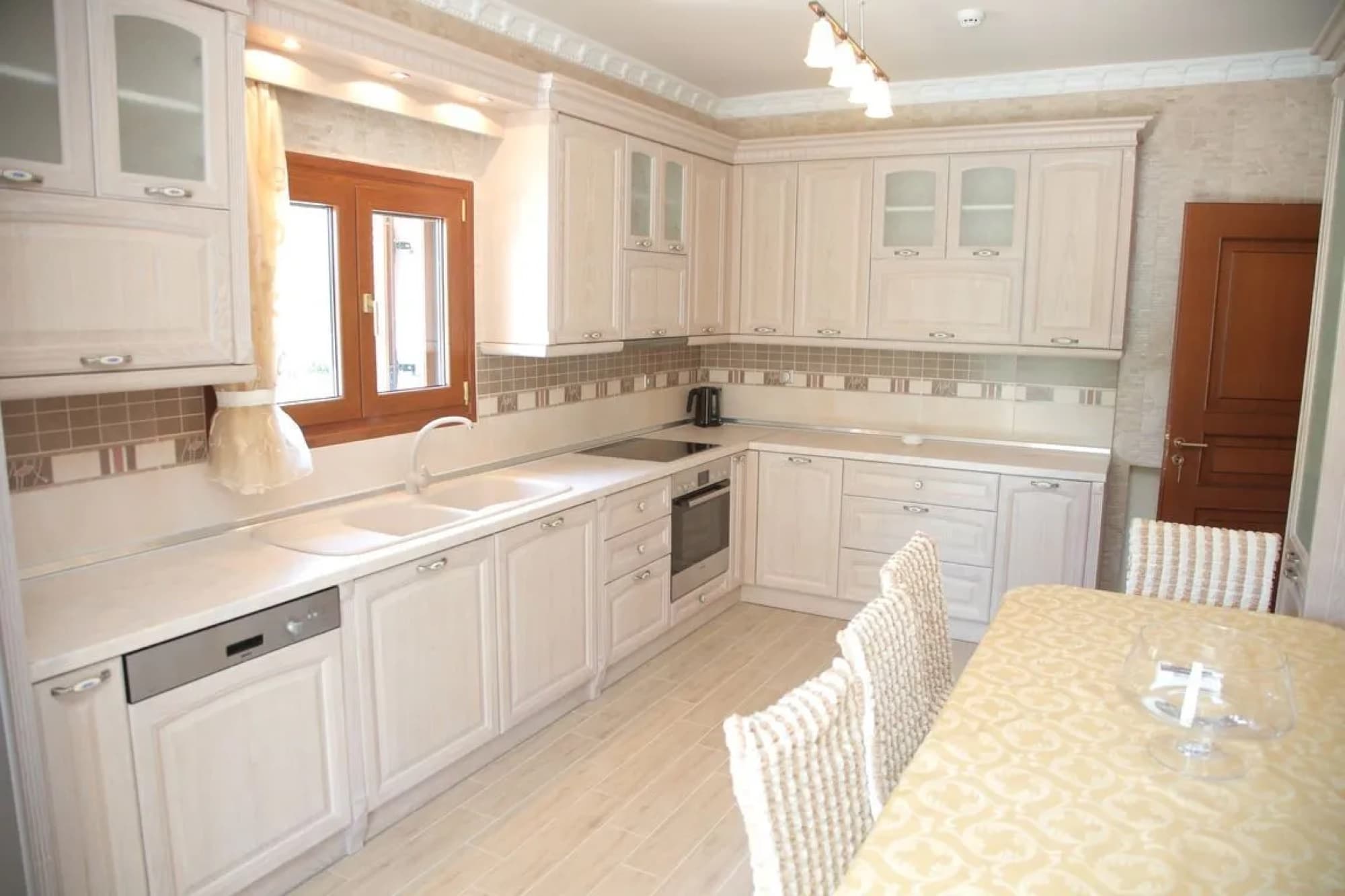 350 m² Five-Bedroom Villa for Sale in Chaniotis, Halkidiki, Chaniotis – photo 21 of 26