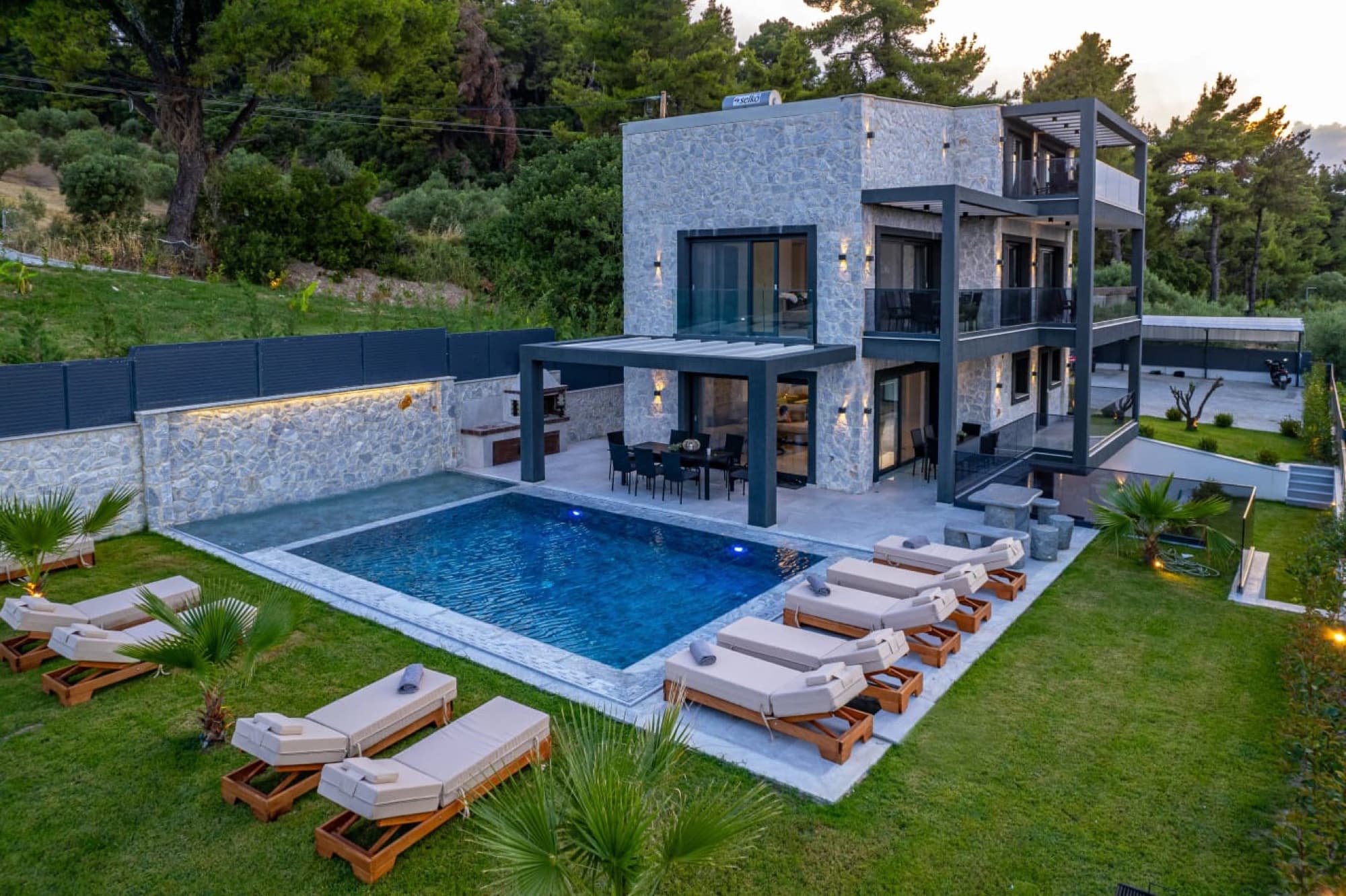 280 m² Five-Bedroom Villa for Sale in Polichrono, Halkidiki, Polychrono – photo 5 of 29