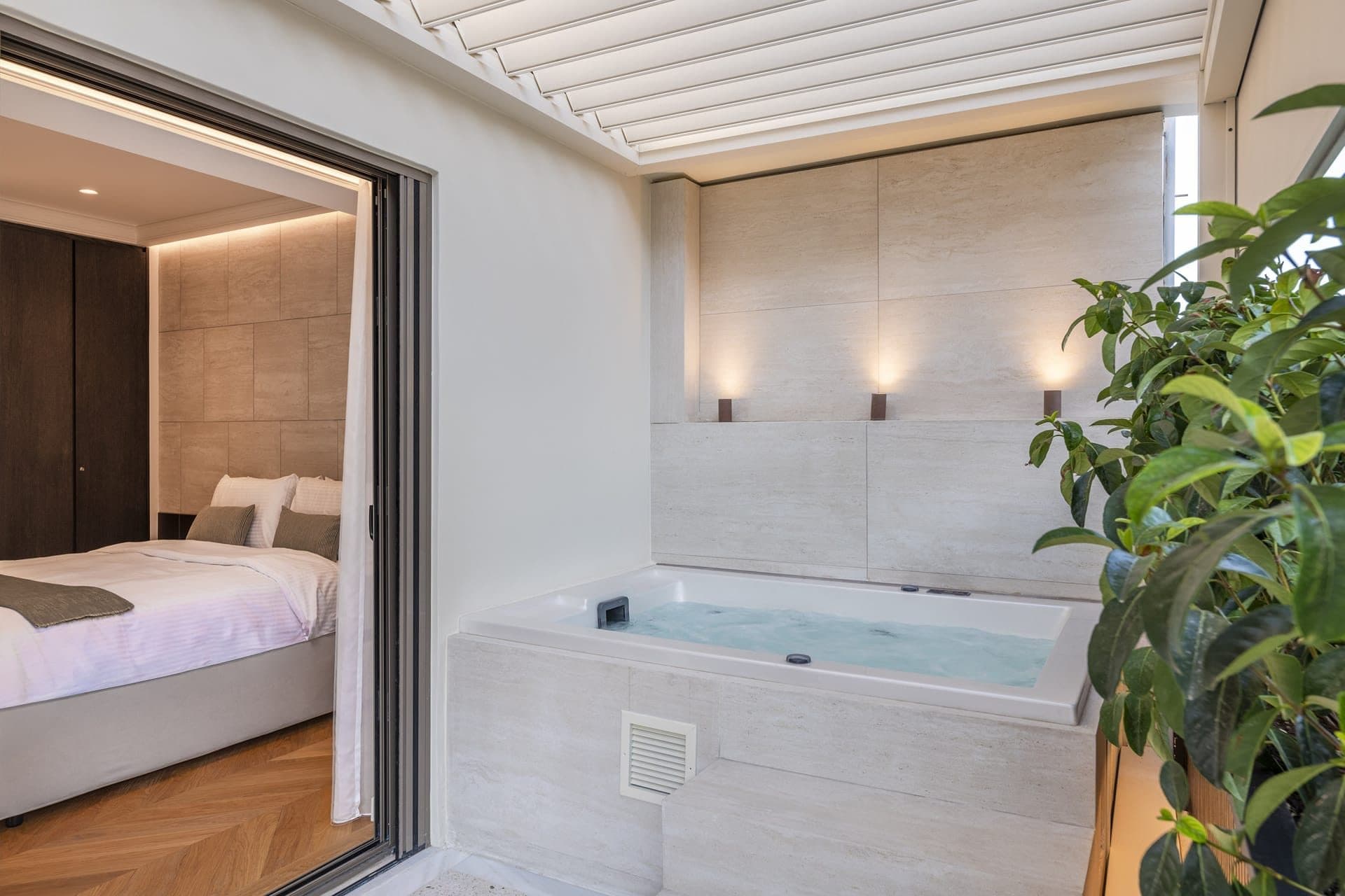 Acropolis Luxury Penthouse with Private Jacuzzi, Athina – photo 4 of 32