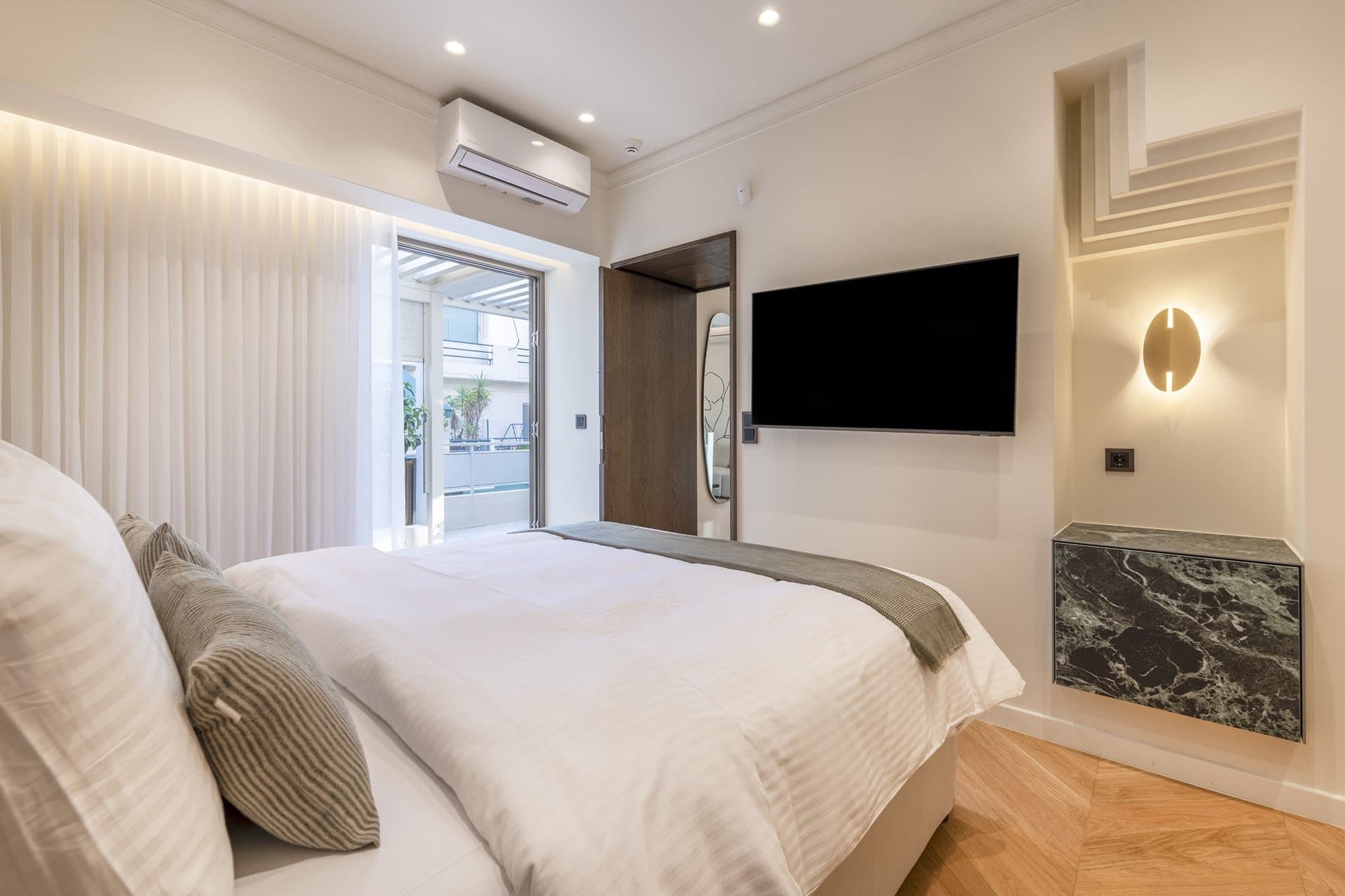 Acropolis Luxury Penthouse with Private Jacuzzi, Athina – photo 15 of 32
