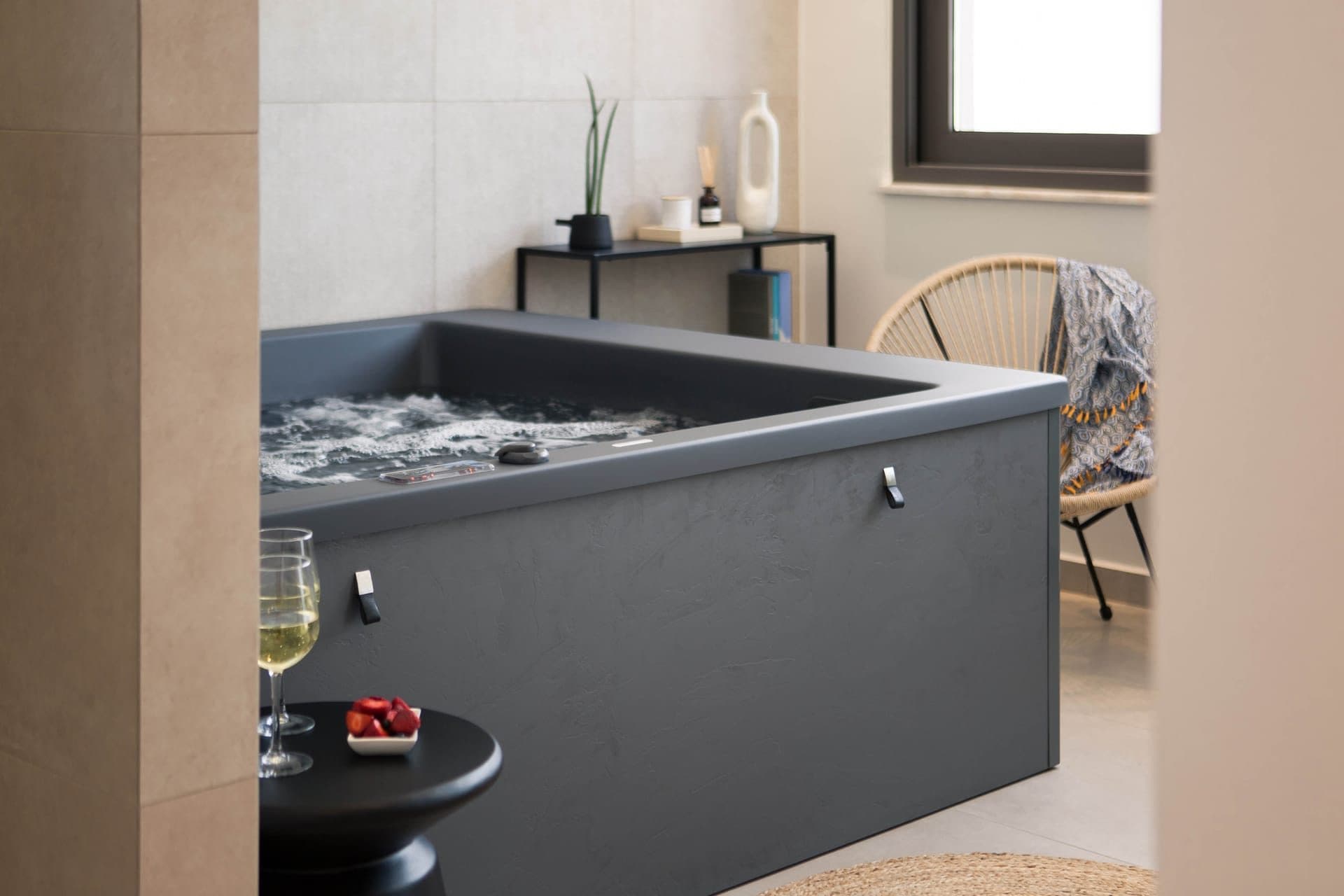 Master Suite with Indoor Jetted Tub and Panoramic View, Chania – photo 4 of 18