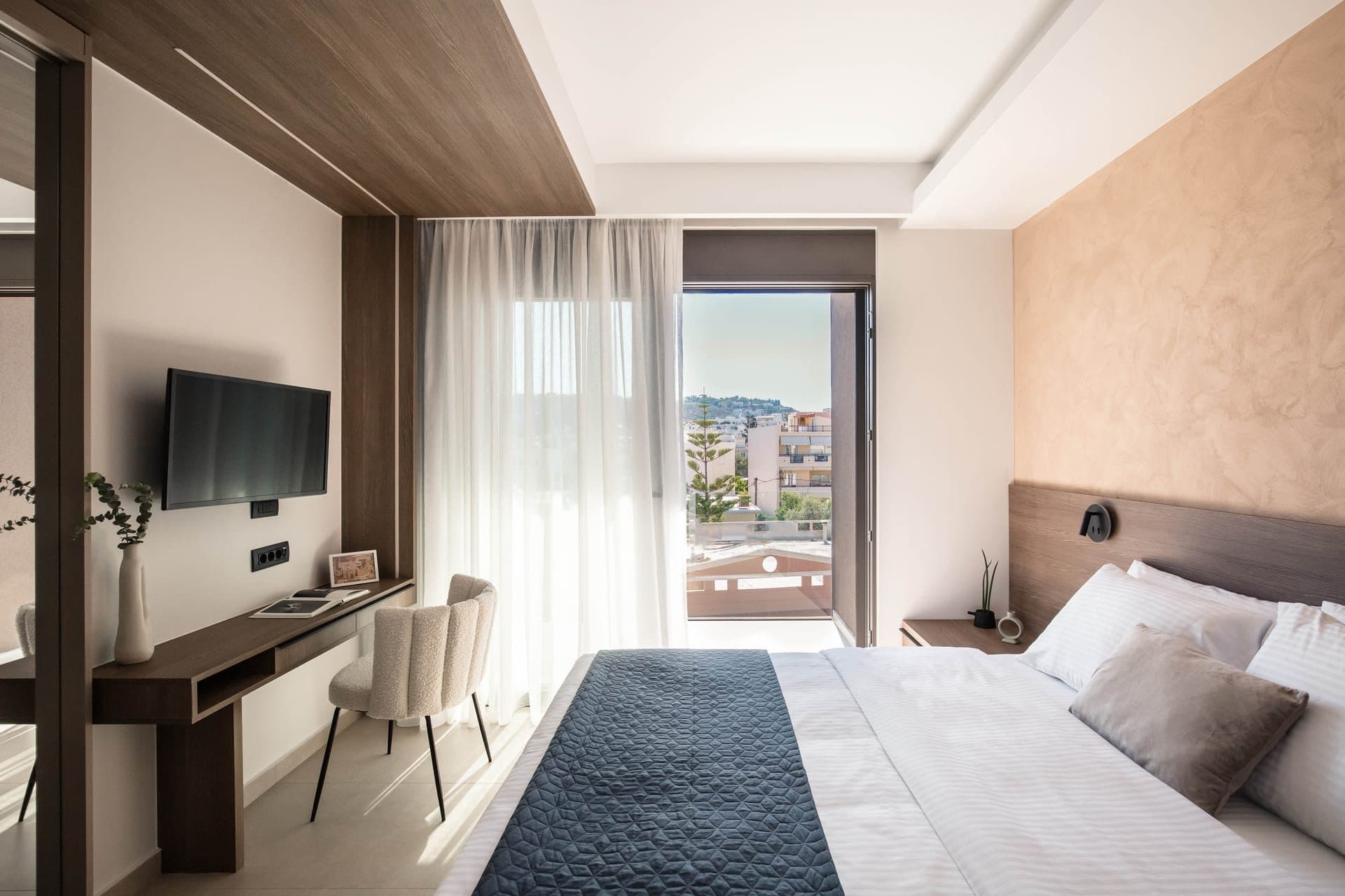 Master Suite with Indoor Jetted Tub and Panoramic View, Chania – photo 13 of 18