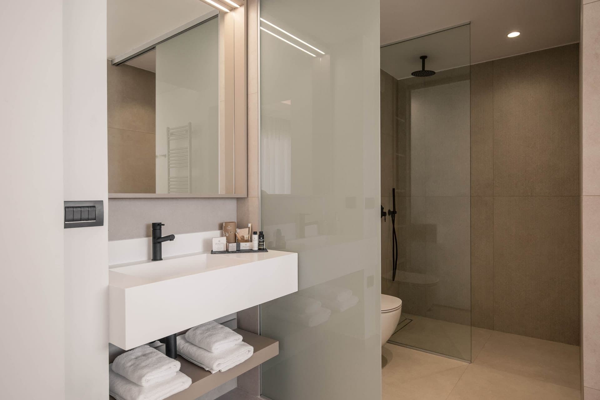 Master Suite with Indoor Jetted Tub and Panoramic View, Chania – photo 16 of 18