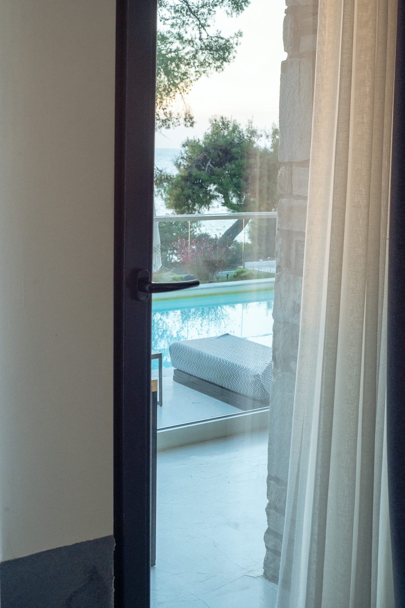 Junior Suite Ground Floor with Pool and Sea View, Elia Nikitis – photo 25 of 37