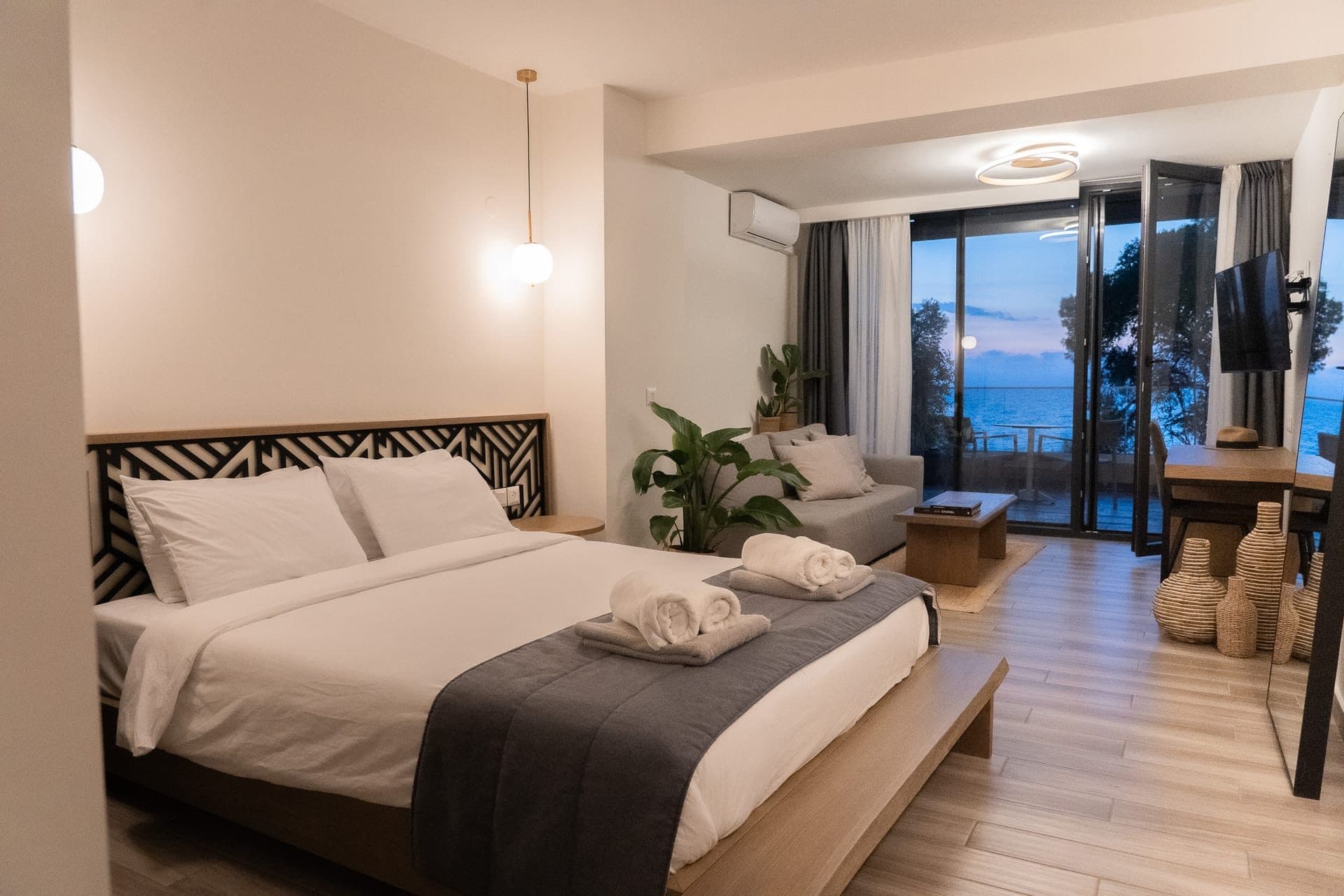 Junior Suite with Sea View, Elia Nikitis – photo 5 of 21