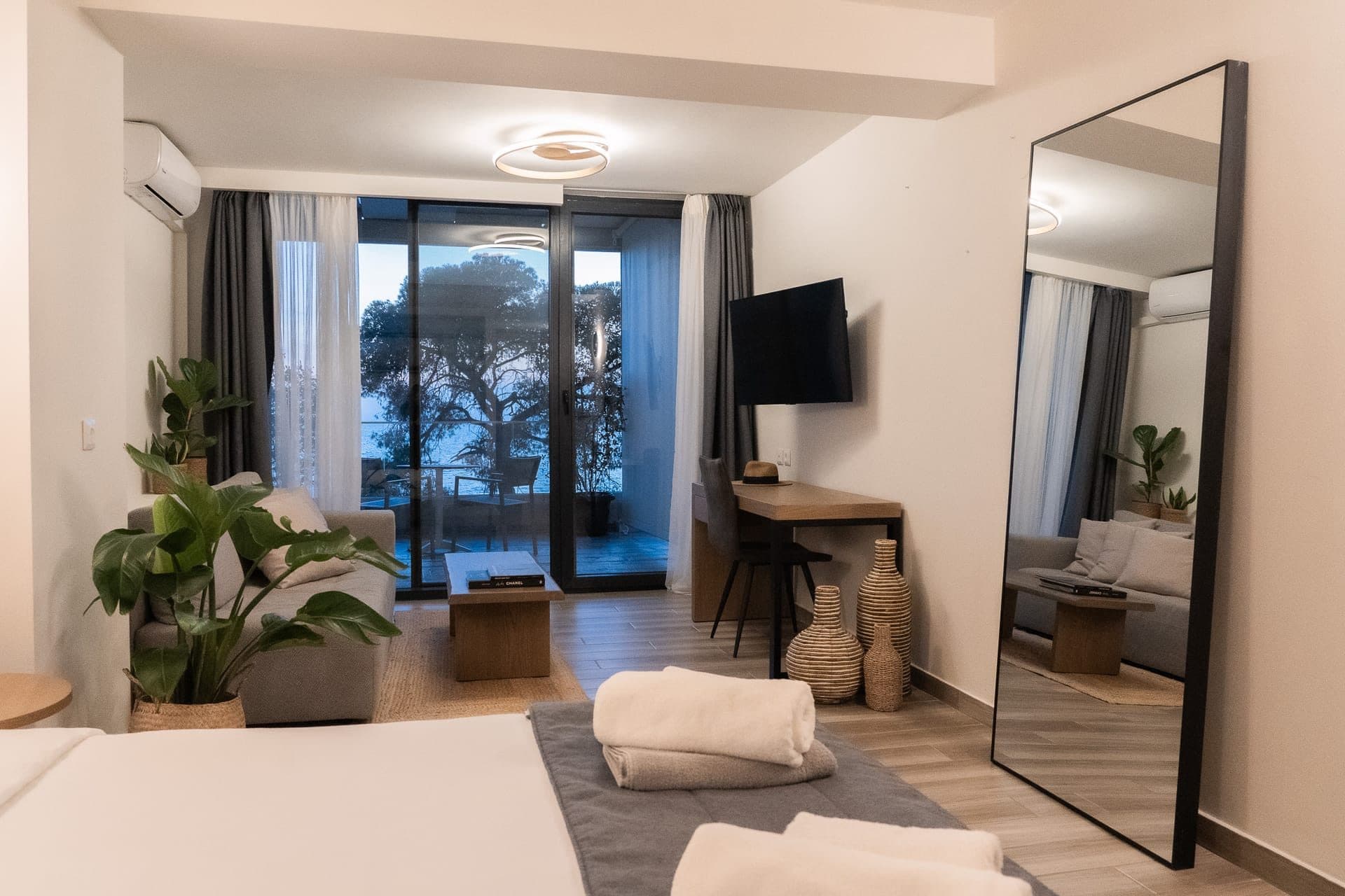Junior Suite with Sea View, Elia Nikitis – photo 10 of 21