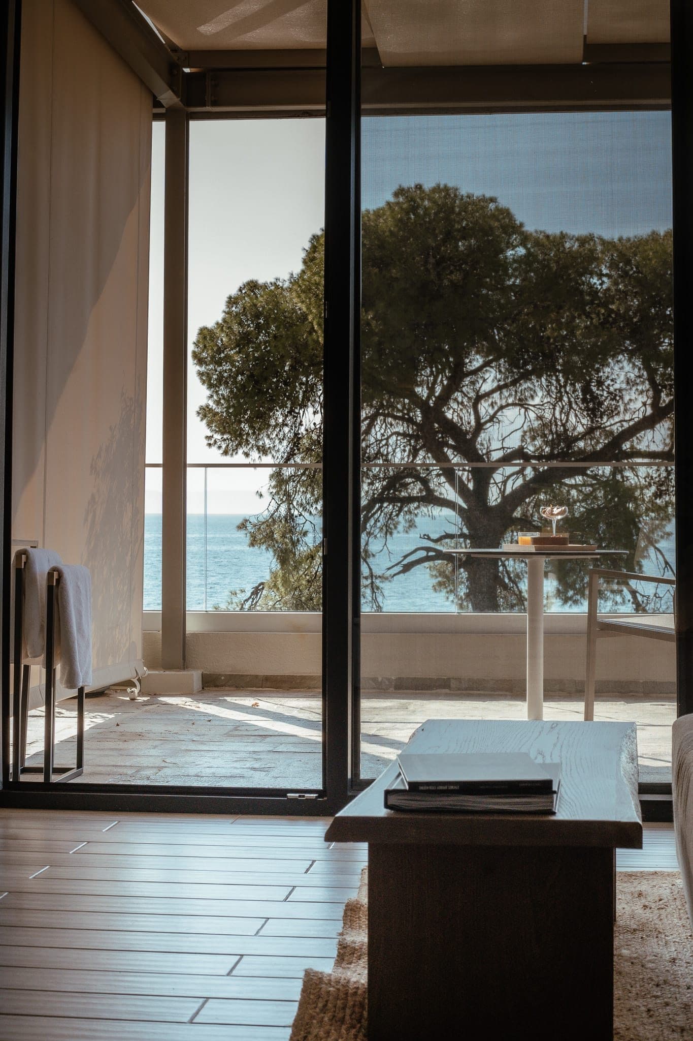 Junior Suite with Sea View and Bathtub, Elia Nikitis – photo 4 of 42