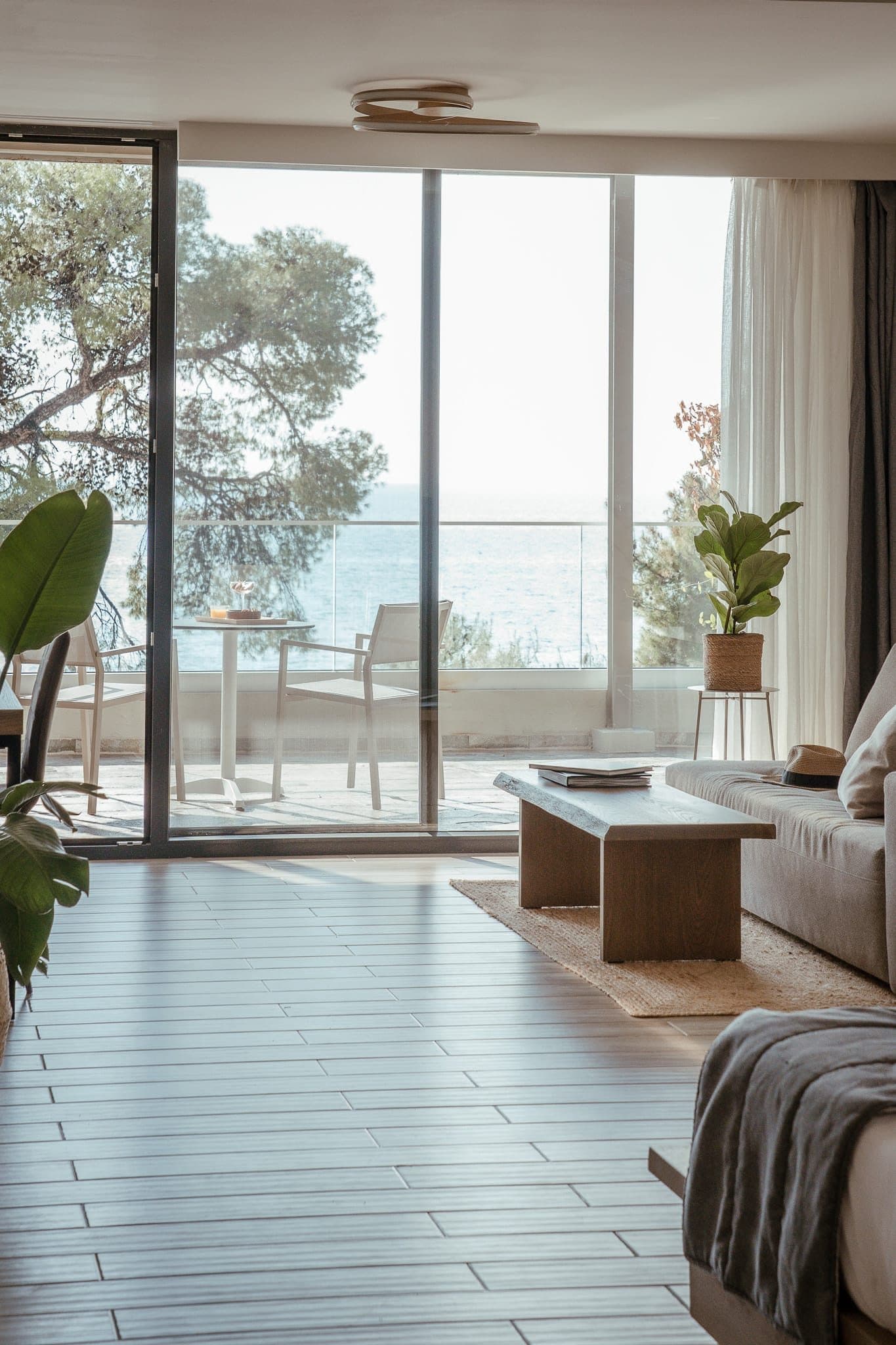Junior Suite with Sea View and Bathtub, Elia Nikitis – photo 33 of 42