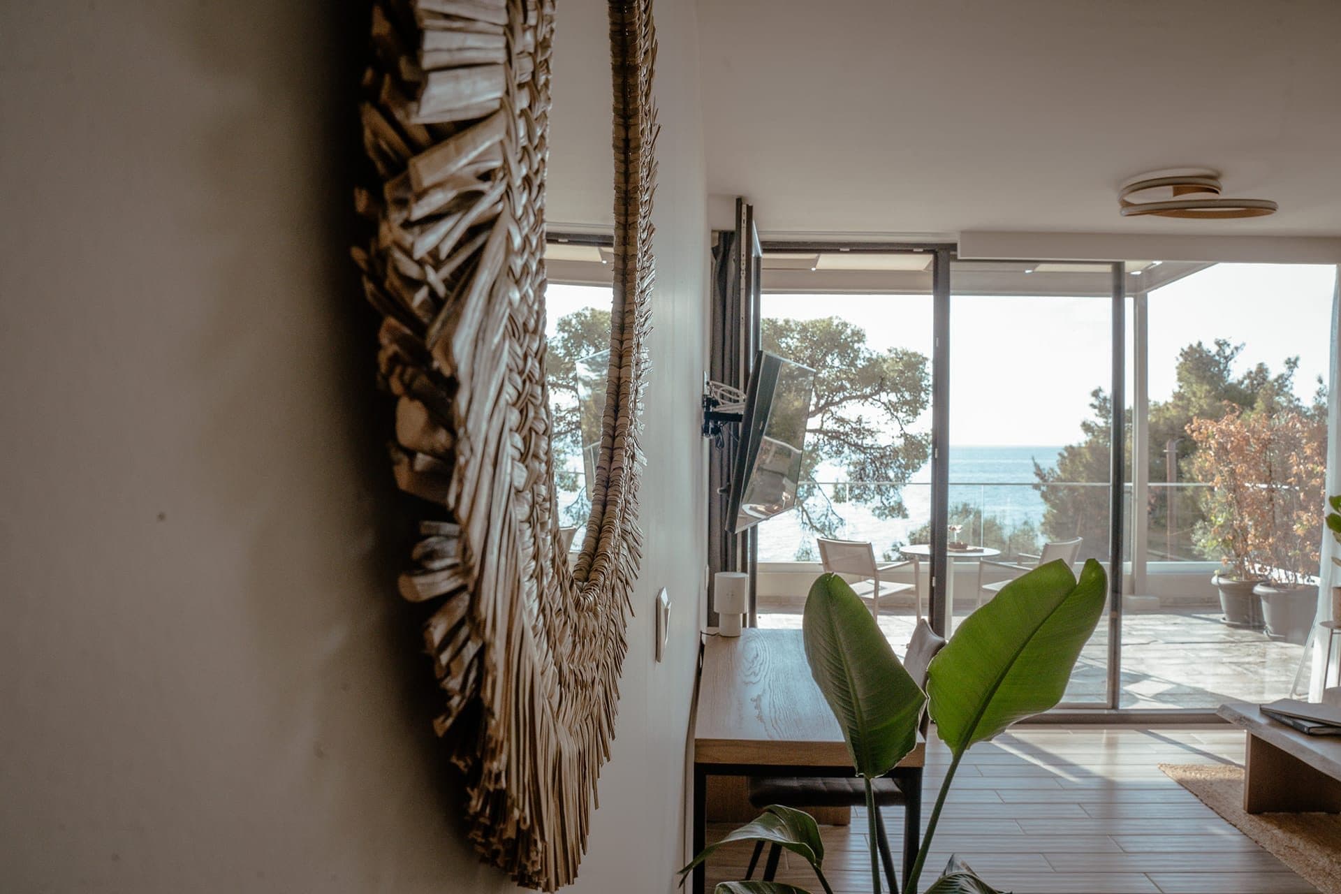 Junior Suite with Sea View and Bathtub, Elia Nikitis – photo 41 of 42