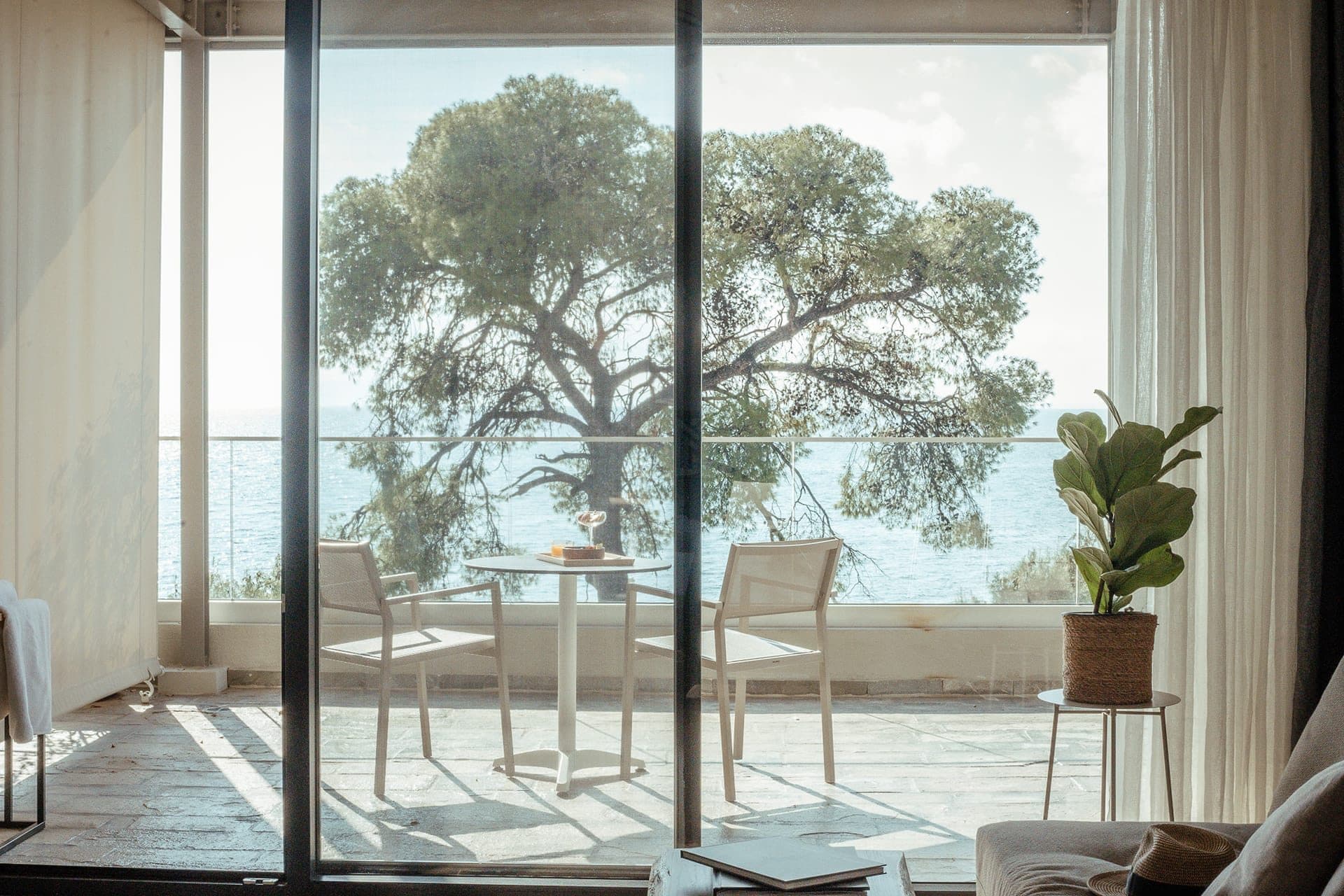 Junior Suite with Sea View and Bathtub