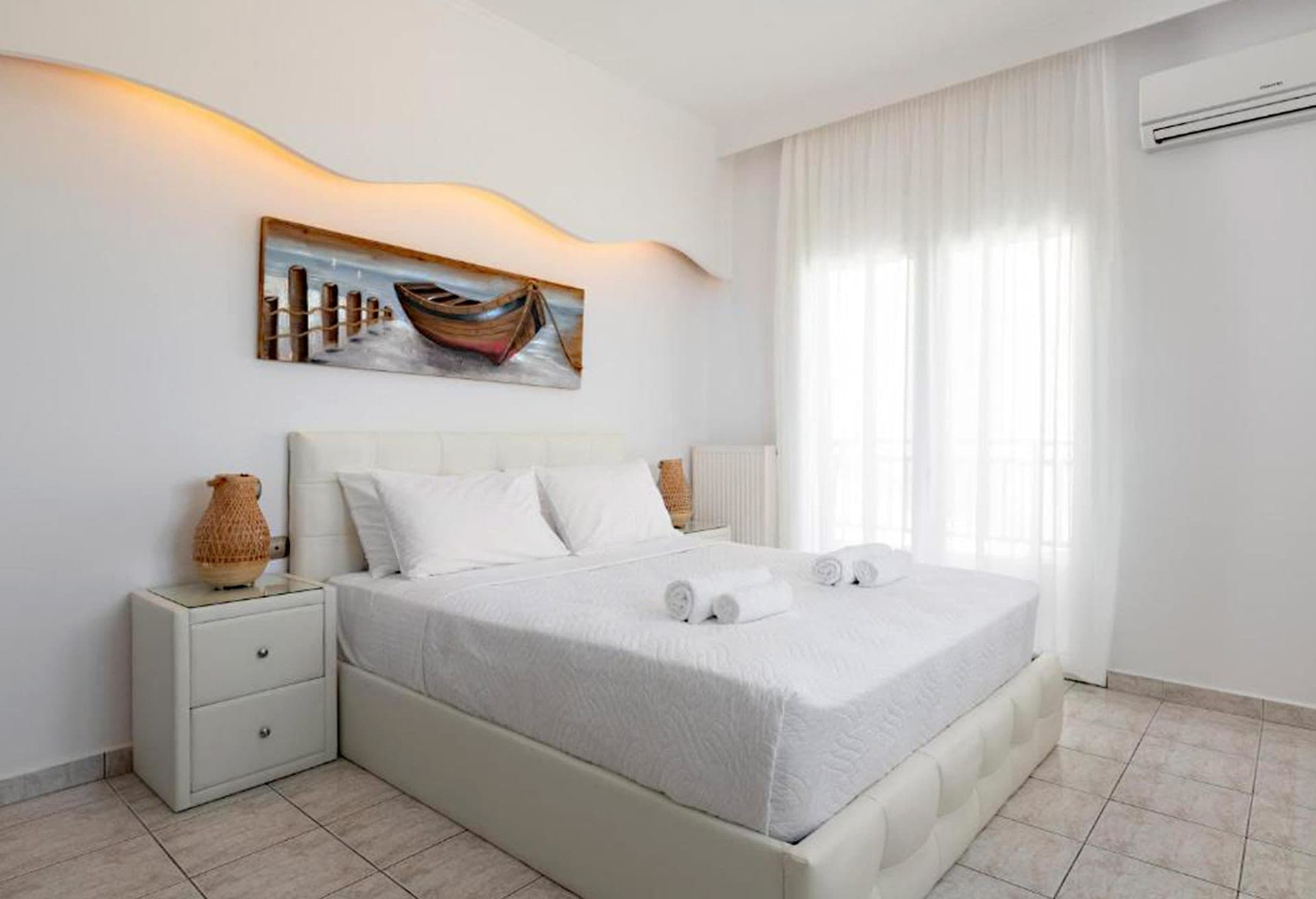 White & Blue Luxury Suite, Ialisos – photo 12 of 32