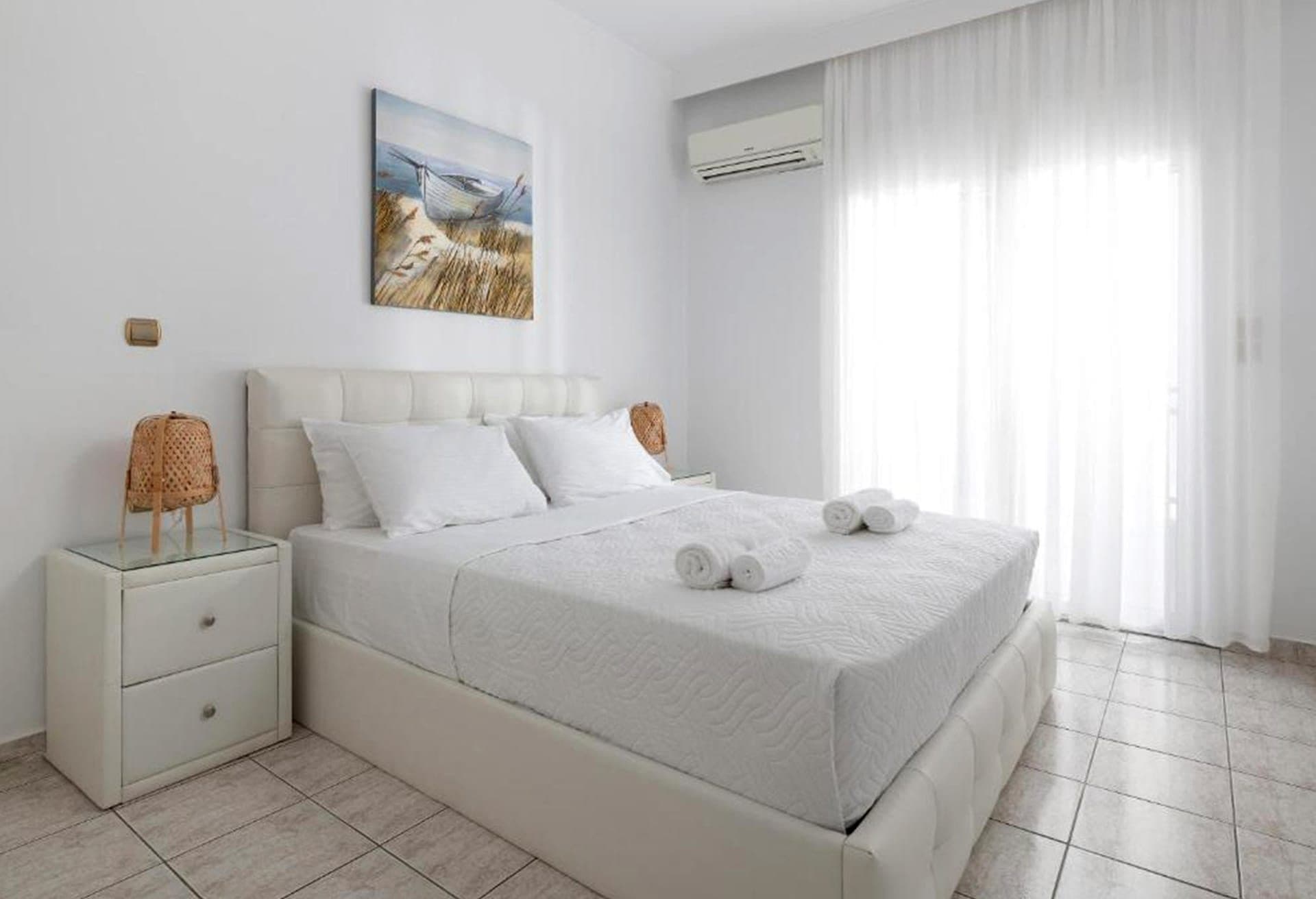 White & Blue Luxury Suite, Ialisos – photo 4 of 32