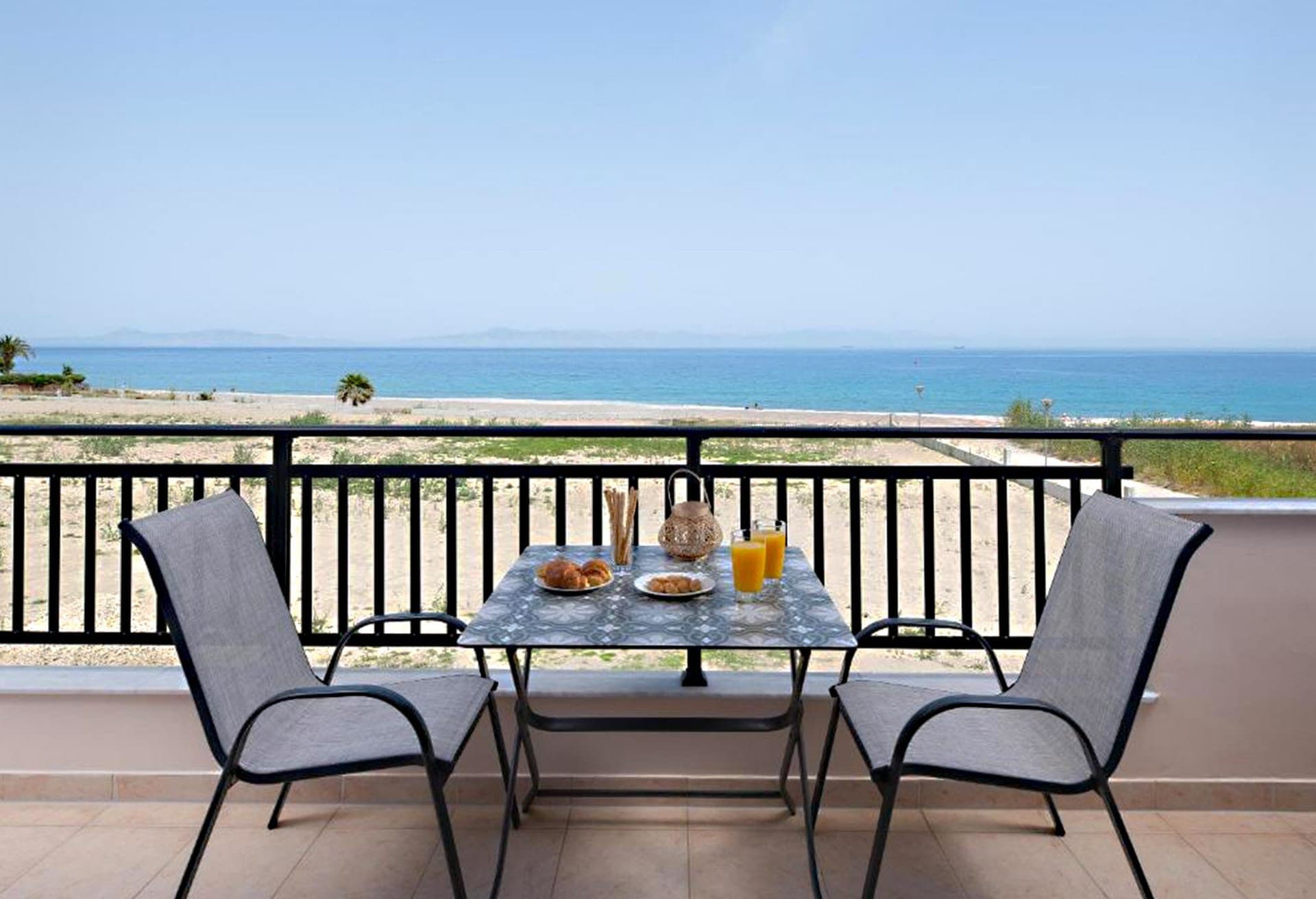 White & Blue Luxury Suite, Ialisos – photo 16 of 32