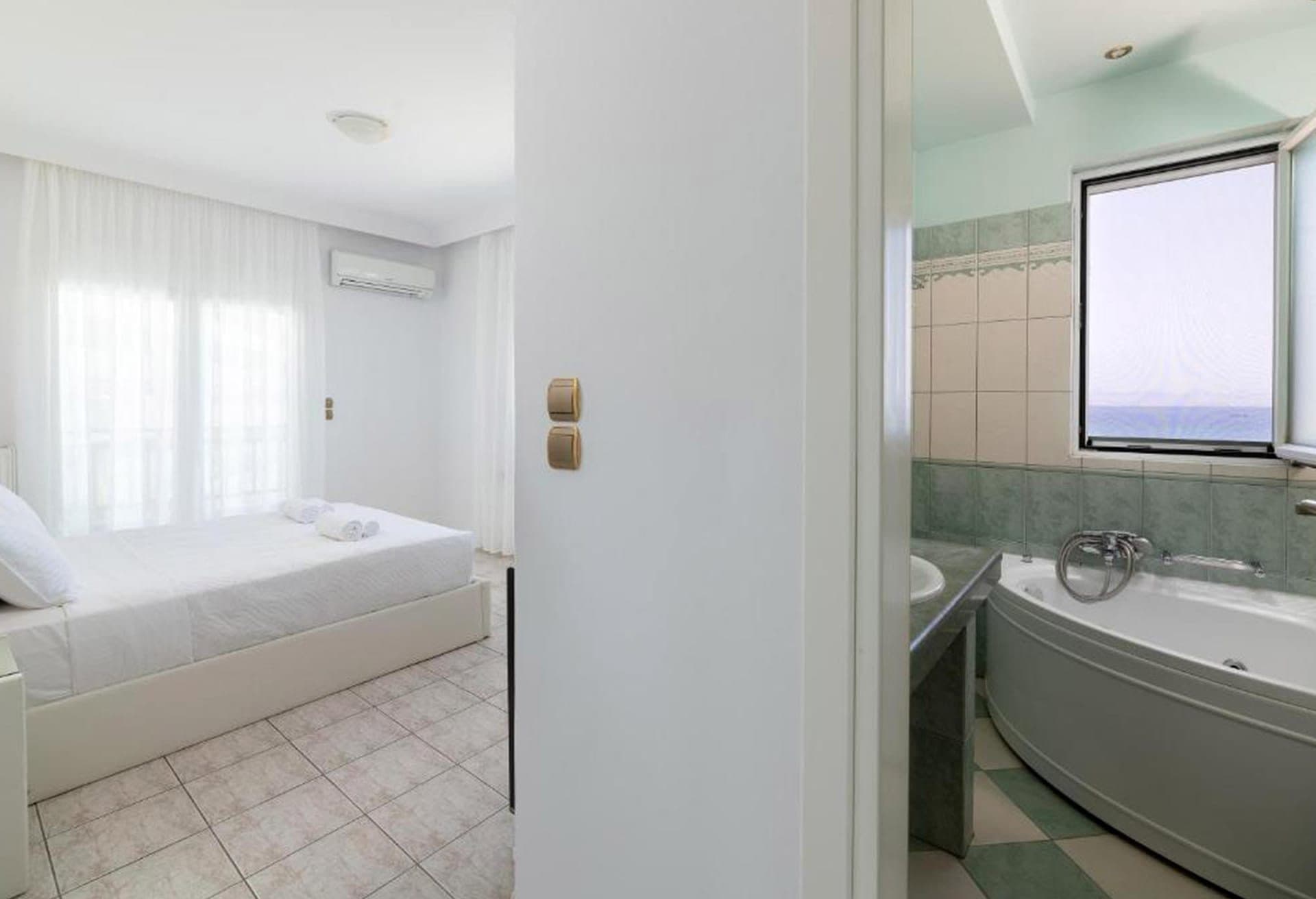 White & Blue Luxury Suite, Ialisos – photo 28 of 32
