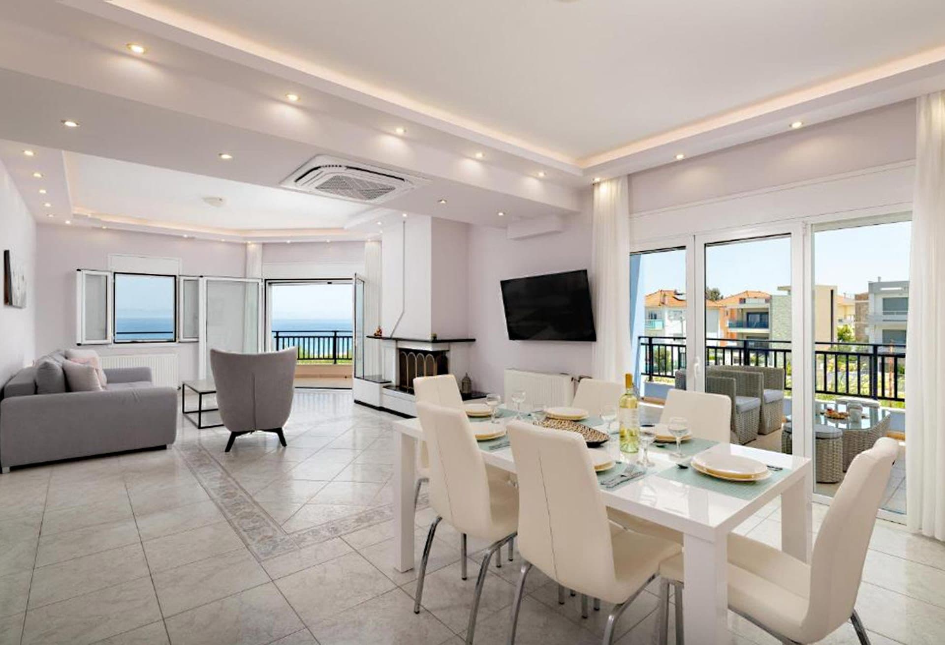 White & Blue Luxury Suite, Ialisos – photo 11 of 32