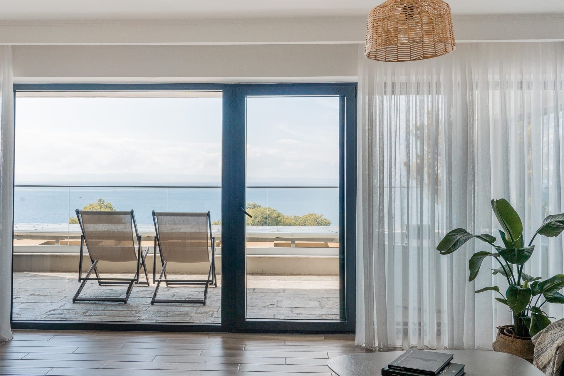 Deluxe Suite with Sea View and Jacuzzi, Elia Nikitis – photo 4 of 59